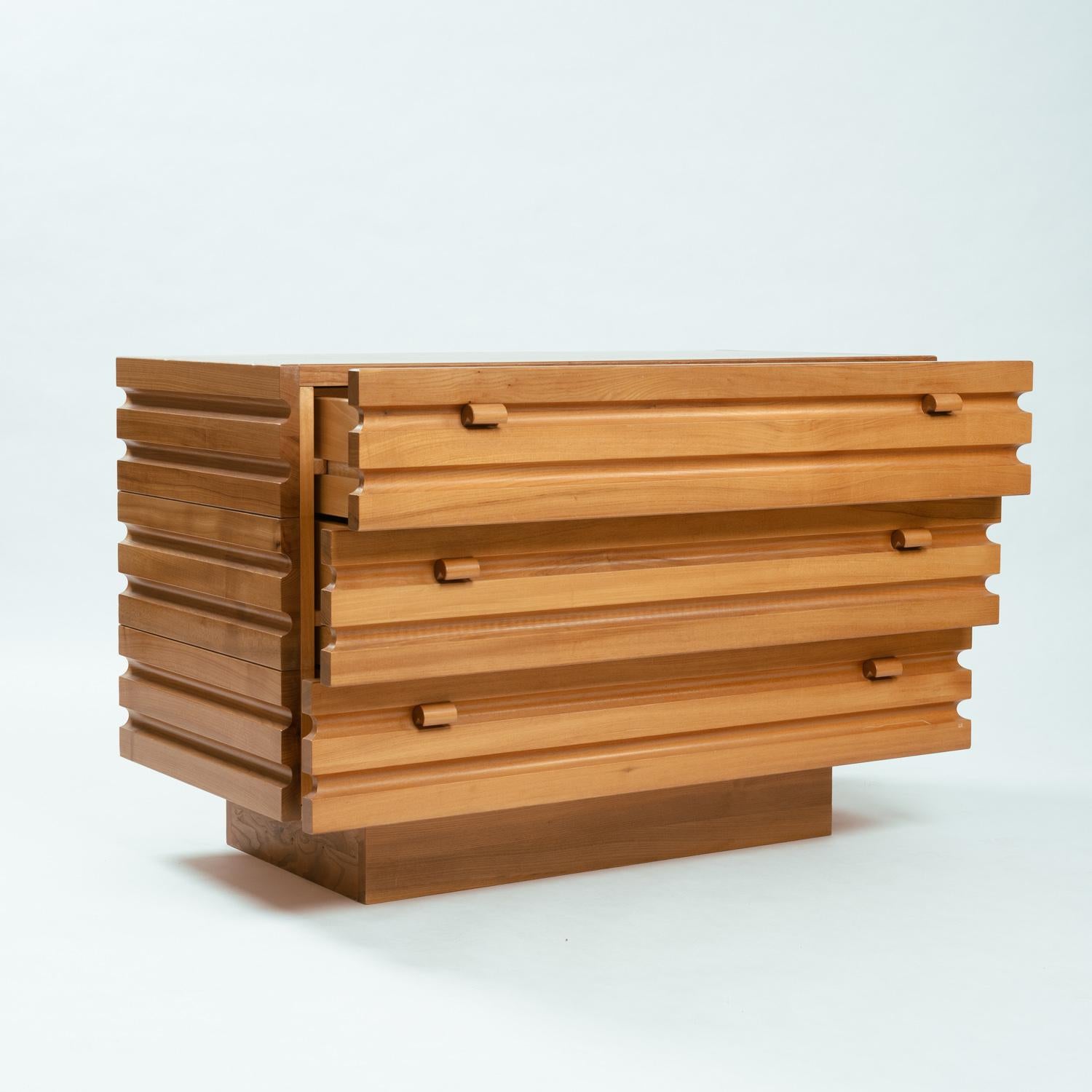 French Mid-Century Chest of Drawers by Maison Regain, sculptural elmwood,  1970s France For Sale