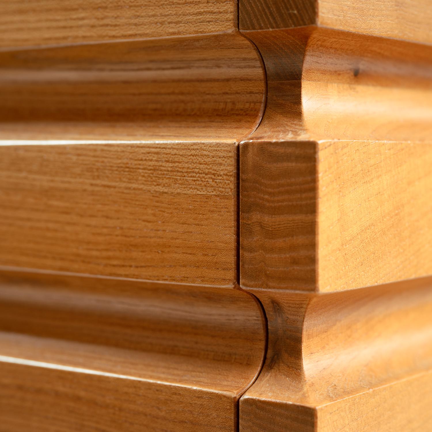 Mid-Century Chest of Drawers by Maison Regain, sculptural elmwood,  1970s France For Sale 1