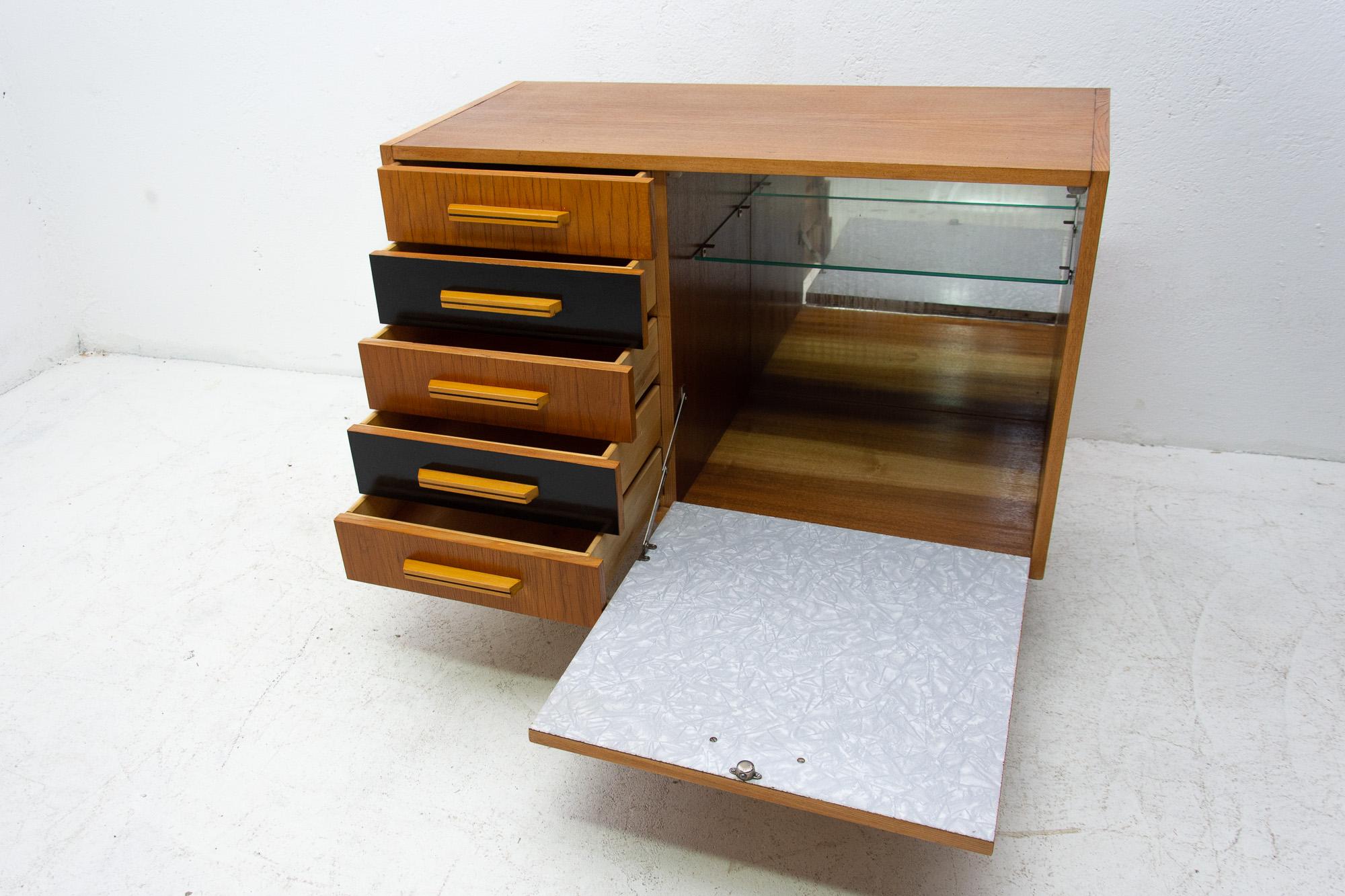 Midcentury Chest of Drawers, Czechoslovakia, 1960s 5