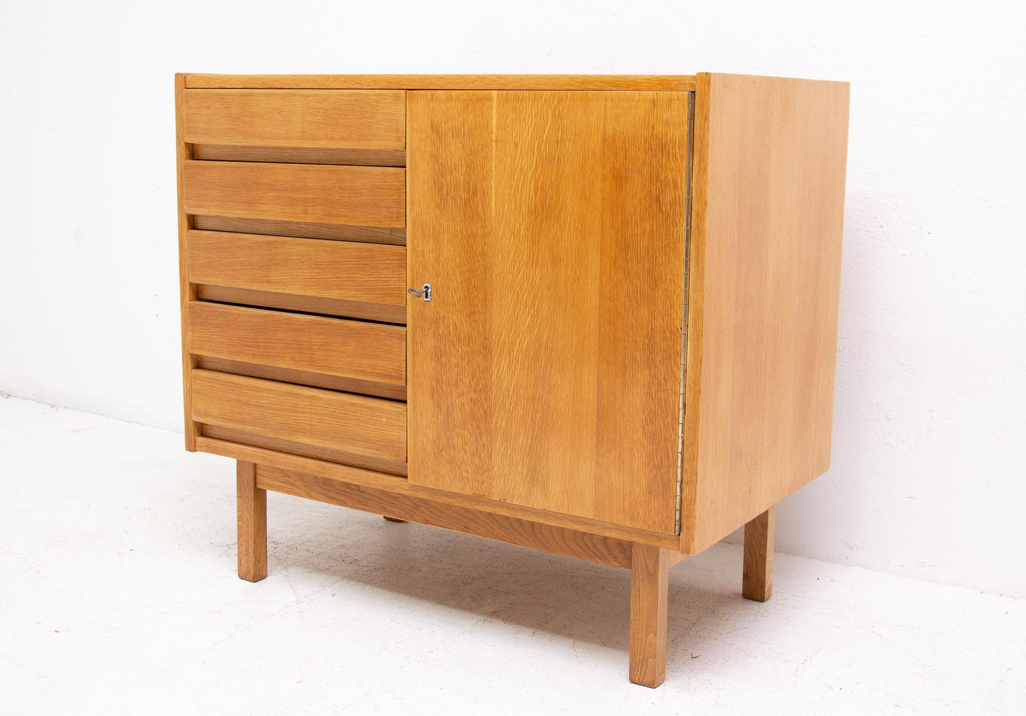 Midcentury Chest of Drawers, Czechoslovakia, 1960s In Excellent Condition In Prague 8, CZ