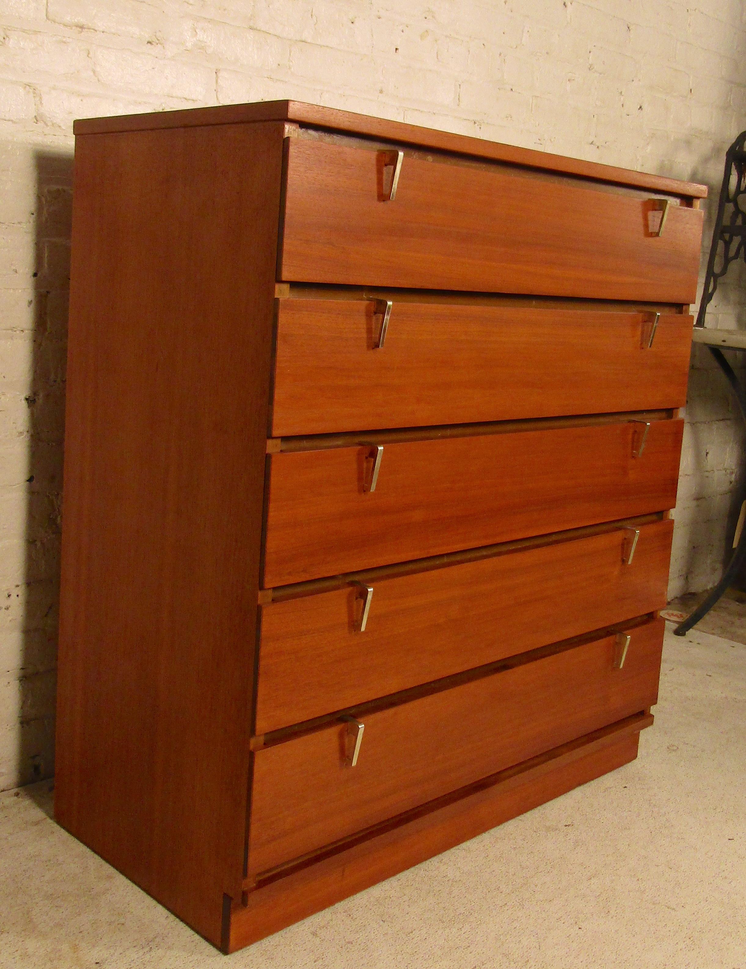 Vintage modern dresser with five wide drawers and accenting metal pulls.
Matching nightstand available.
(Please confirm item location - NY or NJ - with dealer).
  