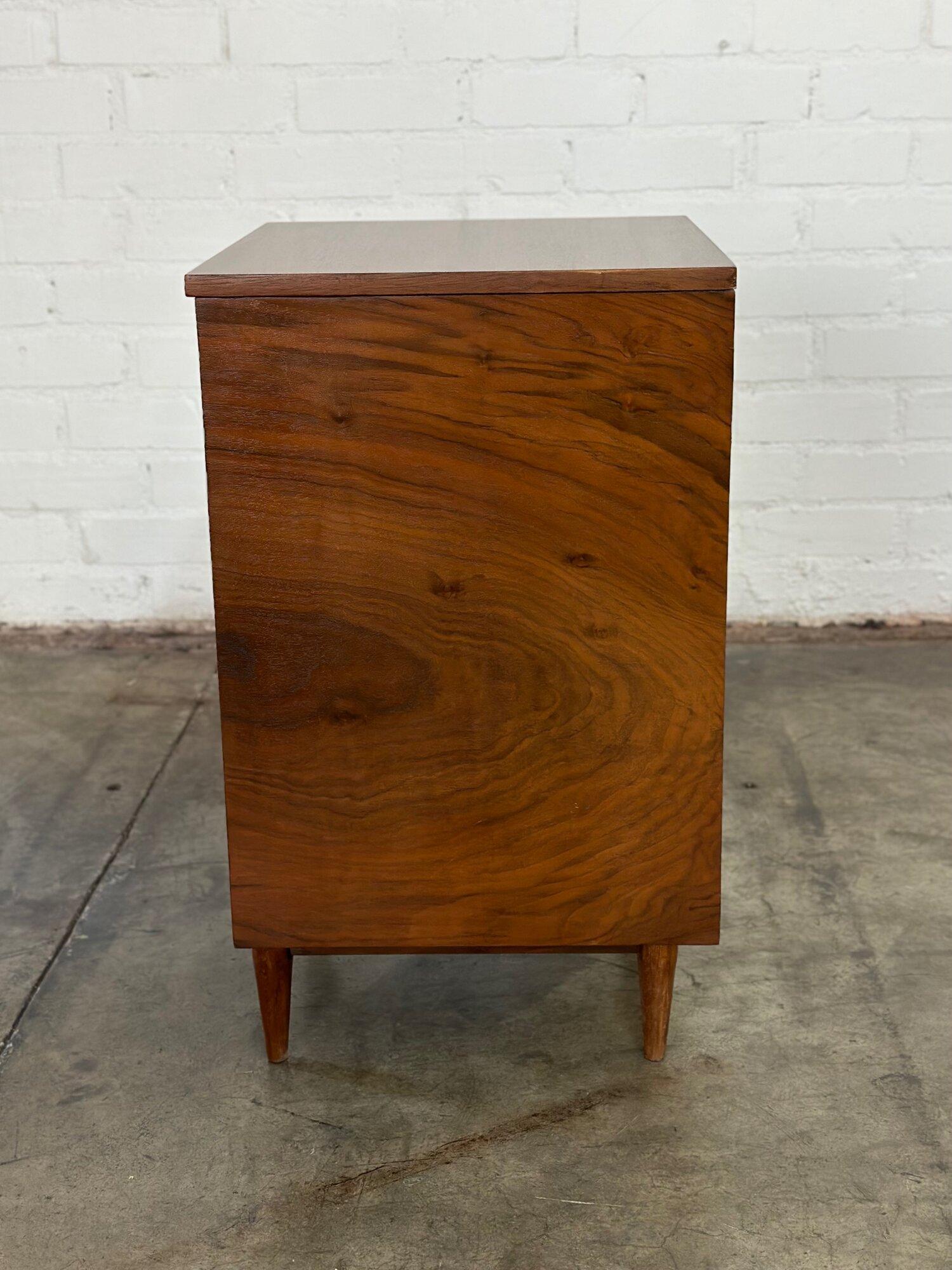 Mid-Century Modern Mid century chest of drawers For Sale