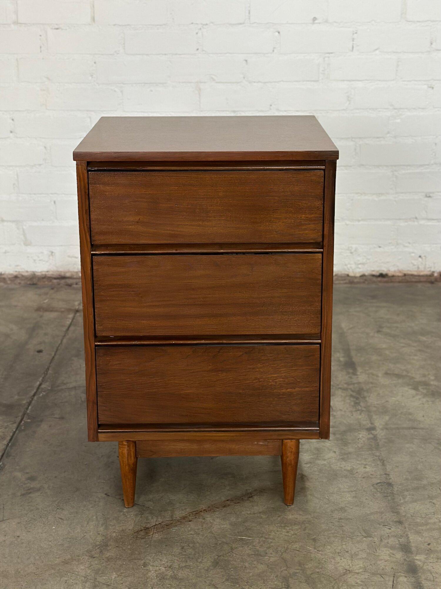 Walnut Mid century chest of drawers For Sale