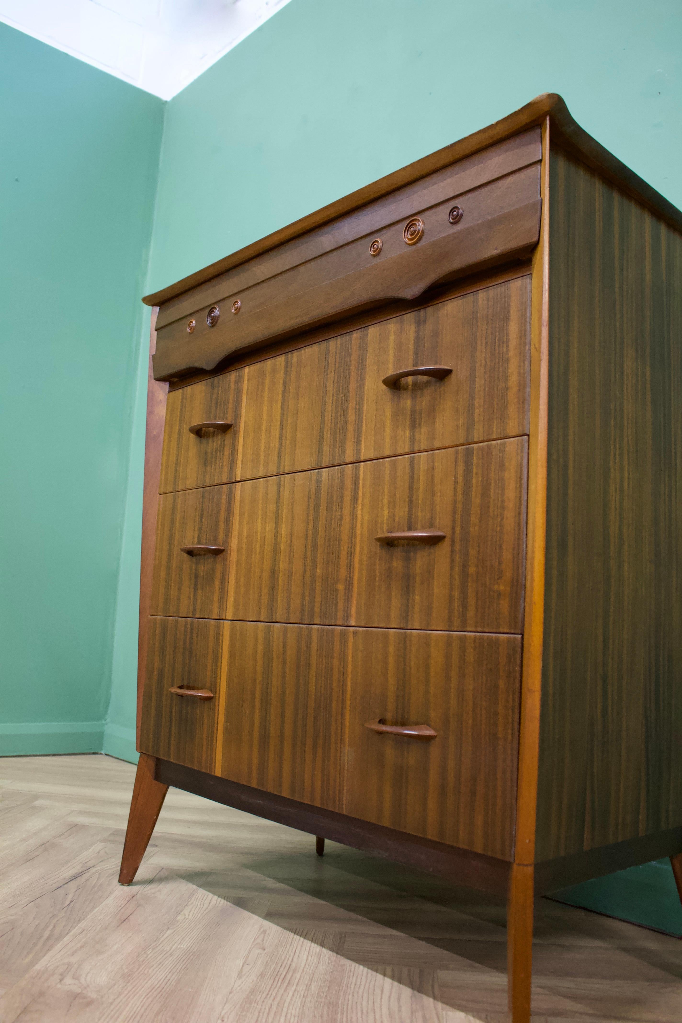 Veneer Mid-Century Chest of Drawers in Walnut from Waring and Gillow, 1950s For Sale