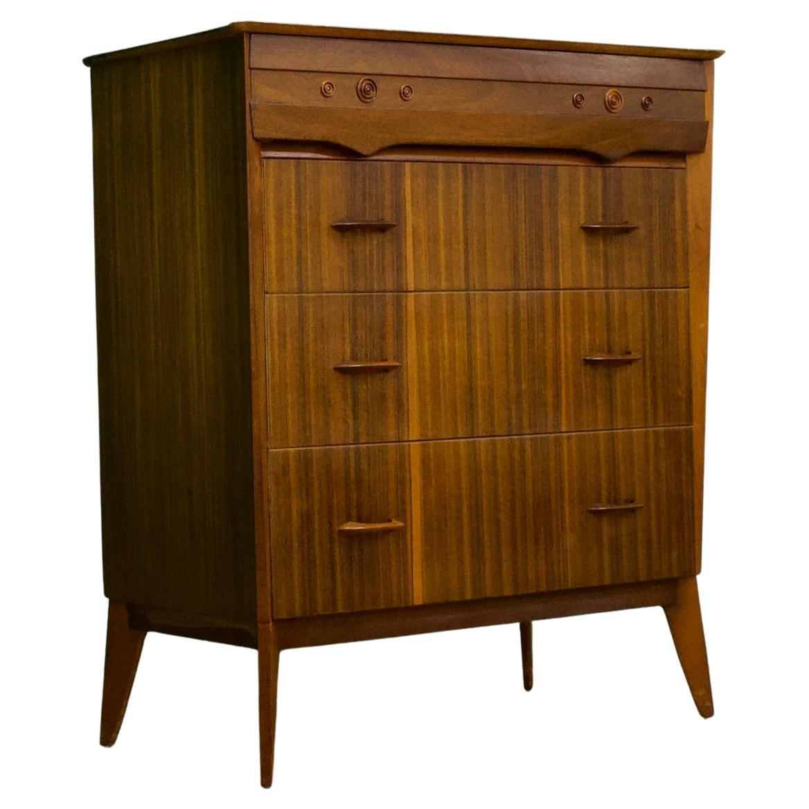 Mid-Century Chest of Drawers in Walnut from Waring and Gillow, 1950s For Sale