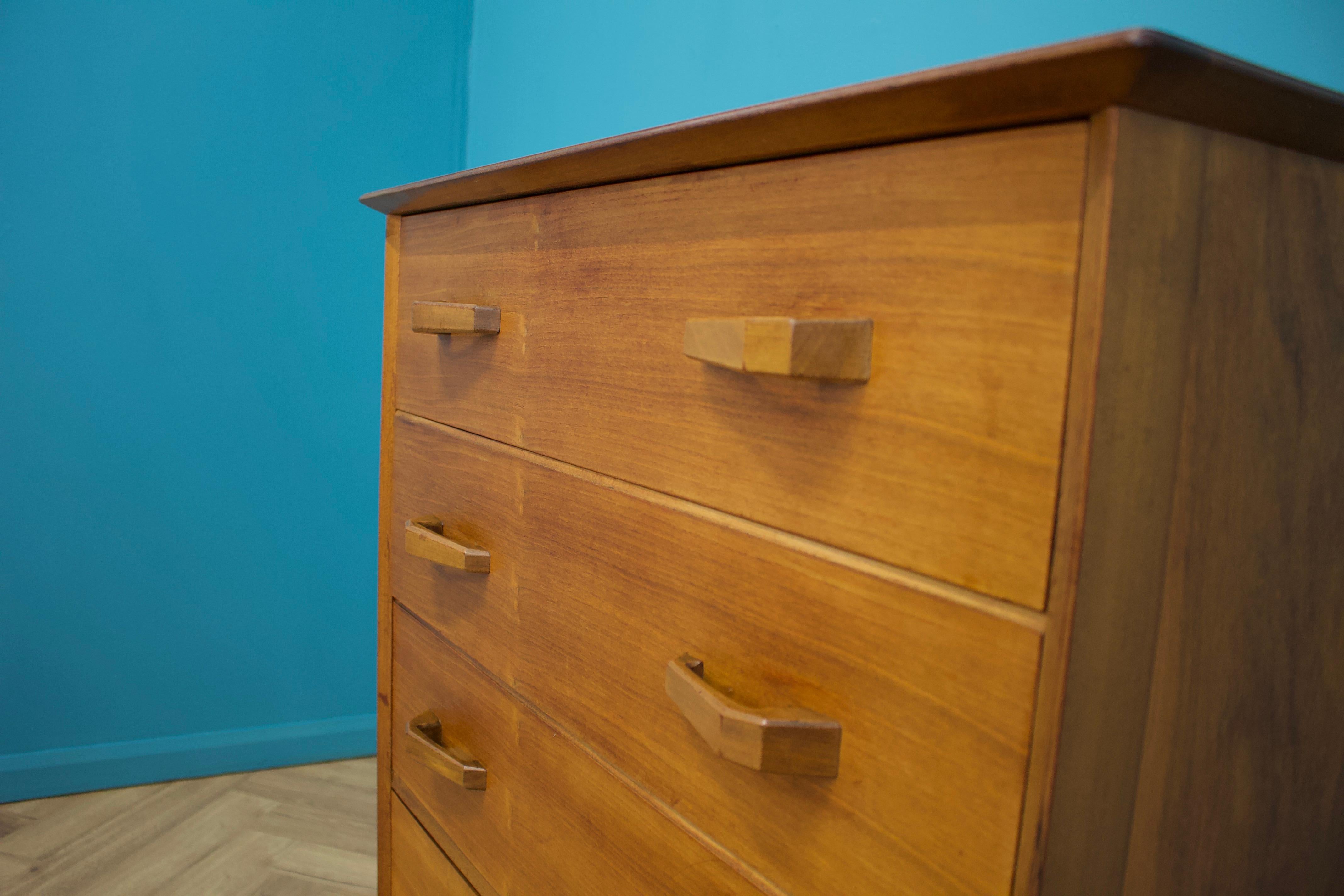 Mid-Century Chest of Drawers in Walnut & Teak from AY Crown Furniture, 1960s In Good Condition For Sale In South Shields, GB