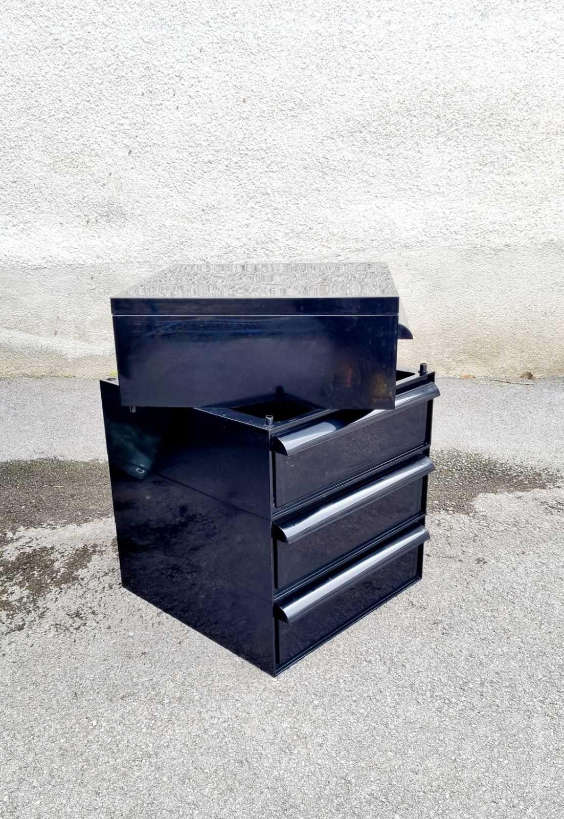Mid Century Chest of Drawers model 4601, Simon Fussell for Kartell, Italy 70s For Sale 3