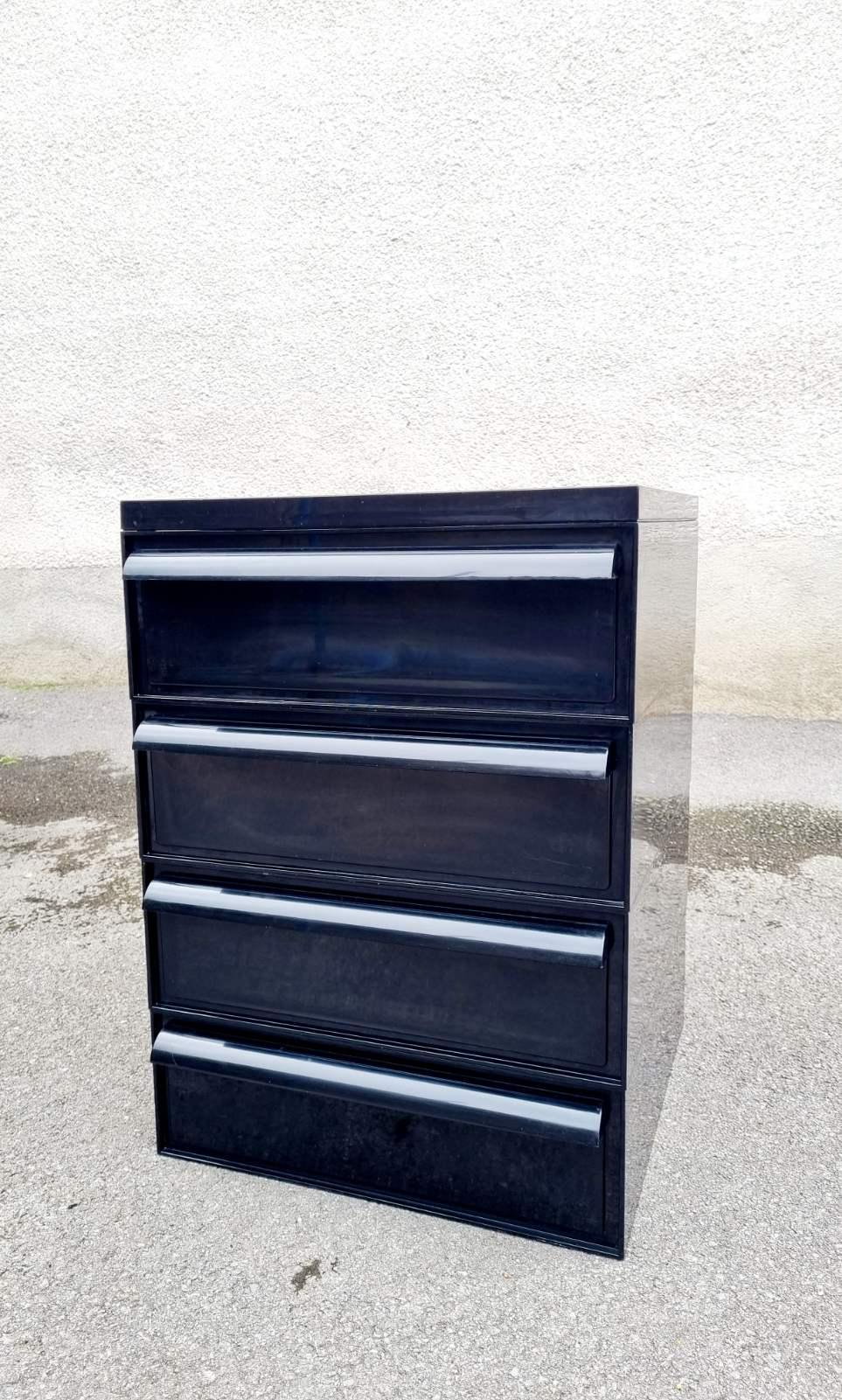 Nice black chest of drawers designed by Simon Fussell for Kartell Italy
This is model 4601 3-5
In very good conditions