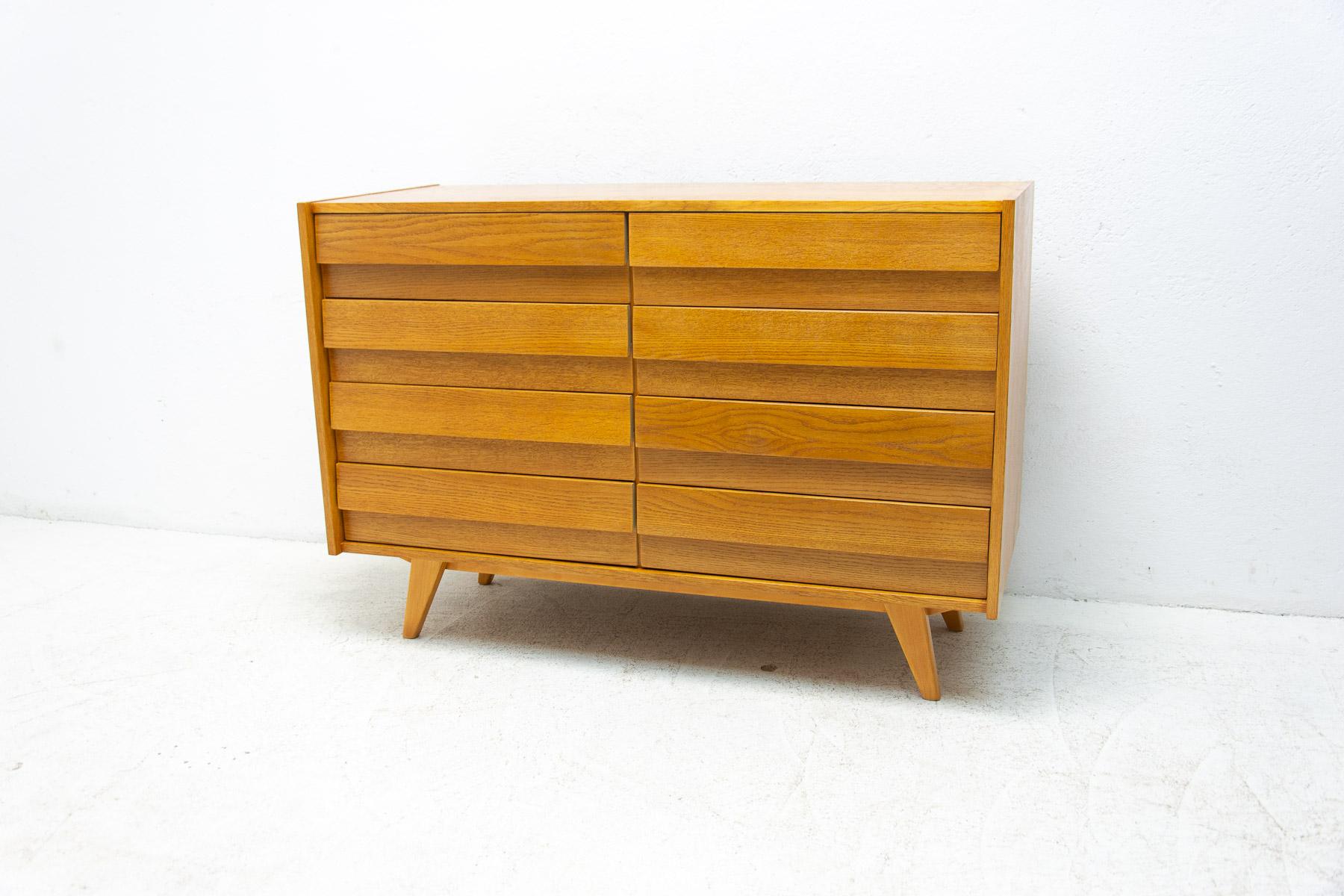 Mid century chest of drawers No. U-453 by Jiri Jiroutek, Czechoslovakia, 1960´s For Sale 8