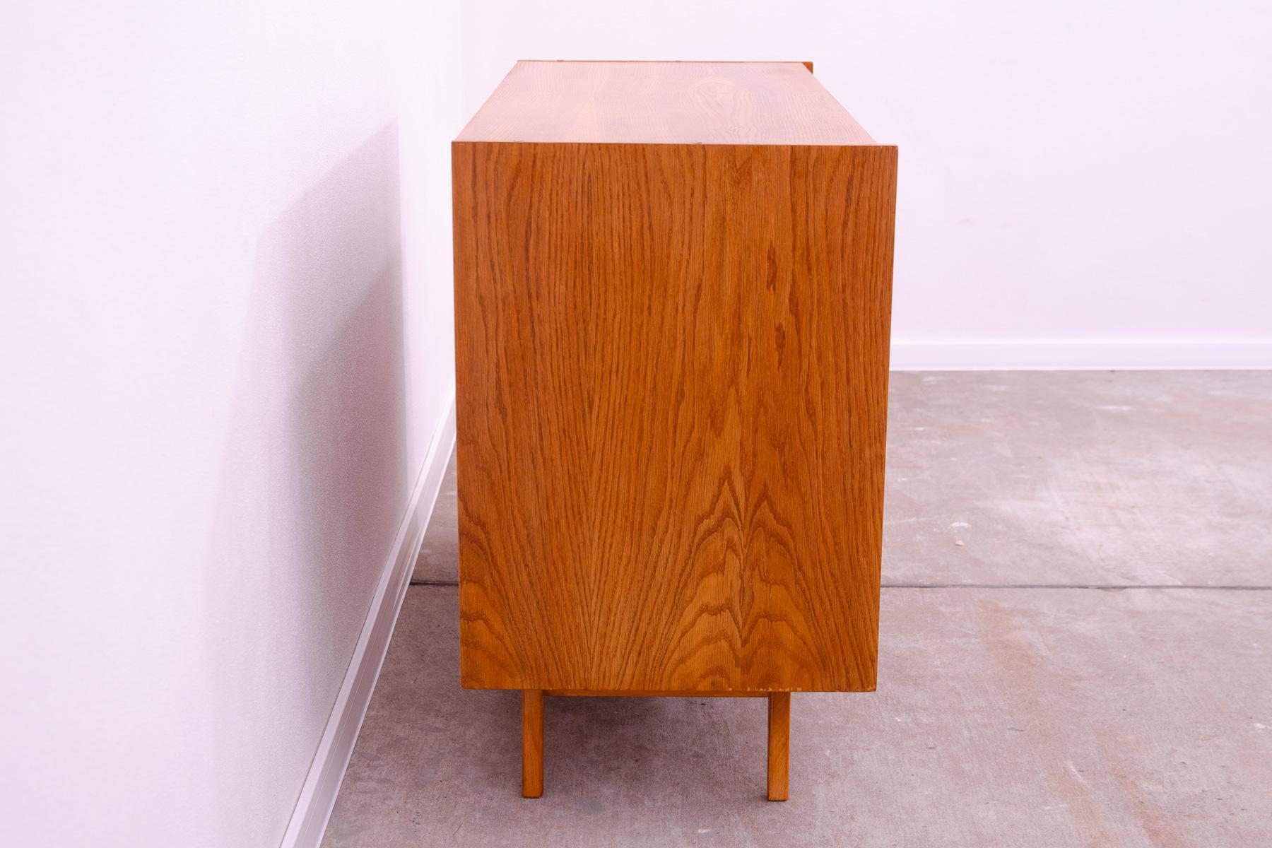 Mid century chest of drawers No. U-453 by Jiri Jiroutek, Czechoslovakia, 1960´s In Good Condition For Sale In Prague 8, CZ
