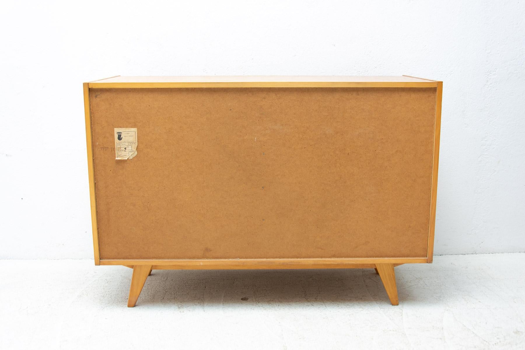 Mid century chest of drawers No. U-453 by Jiri Jiroutek, Czechoslovakia, 1960´s For Sale 3