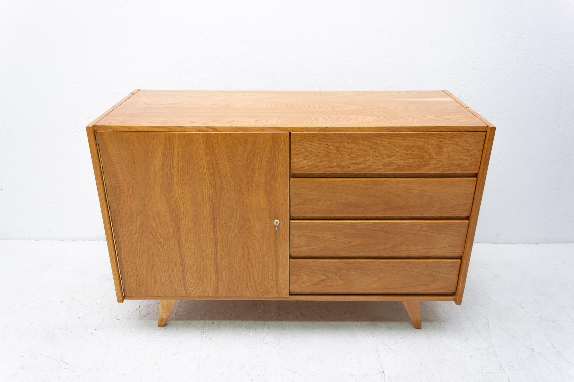 Midcentury Chest of Drawers No. U-458 by Jiri Jiroutek, Czechoslovakia, 1960s In Good Condition In Prague 8, CZ