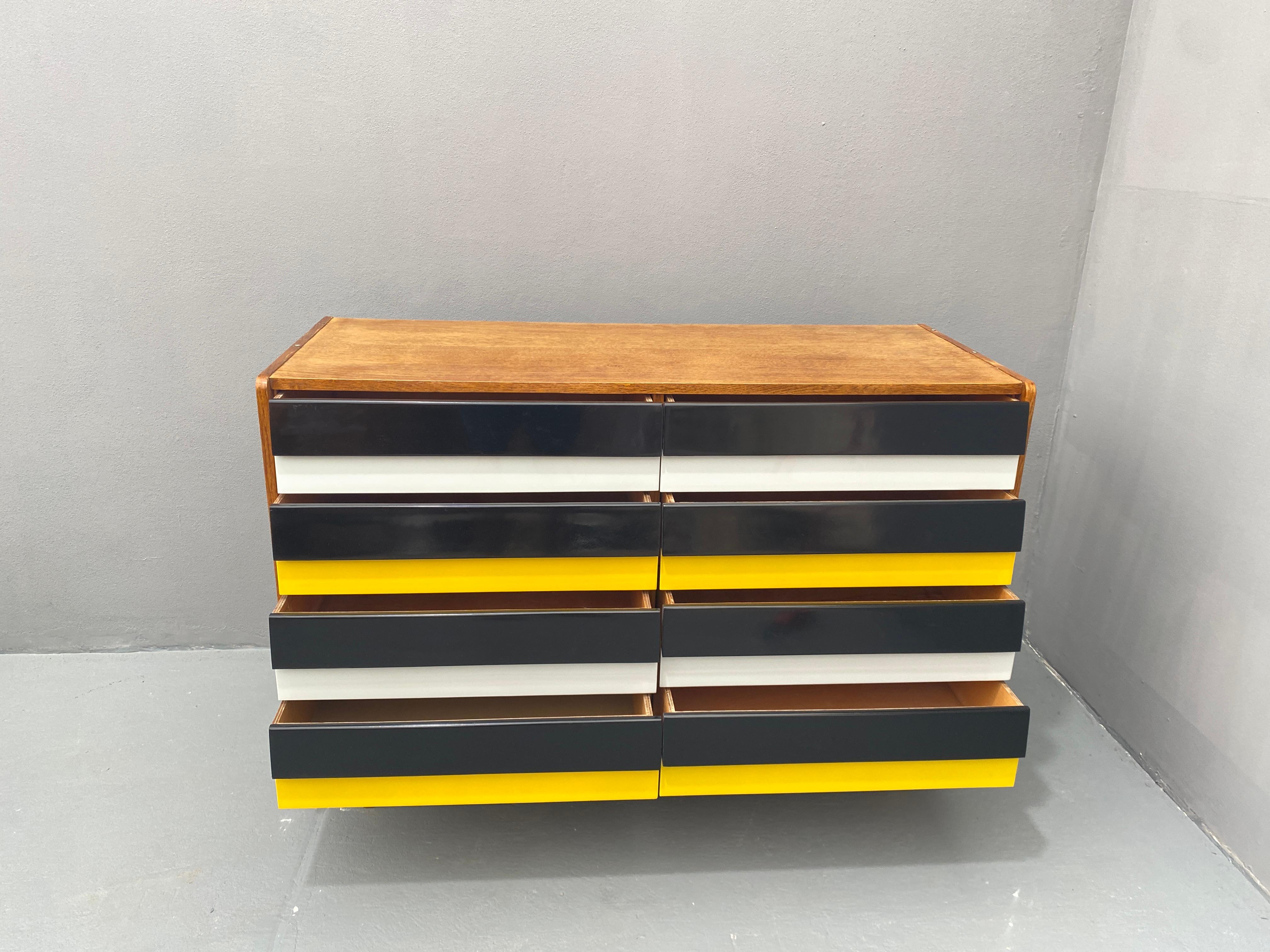 Cassettiera di metà secolo U-453 di Jiri Jiroutek, Cecoslovacchia, 1960 in vendita 8