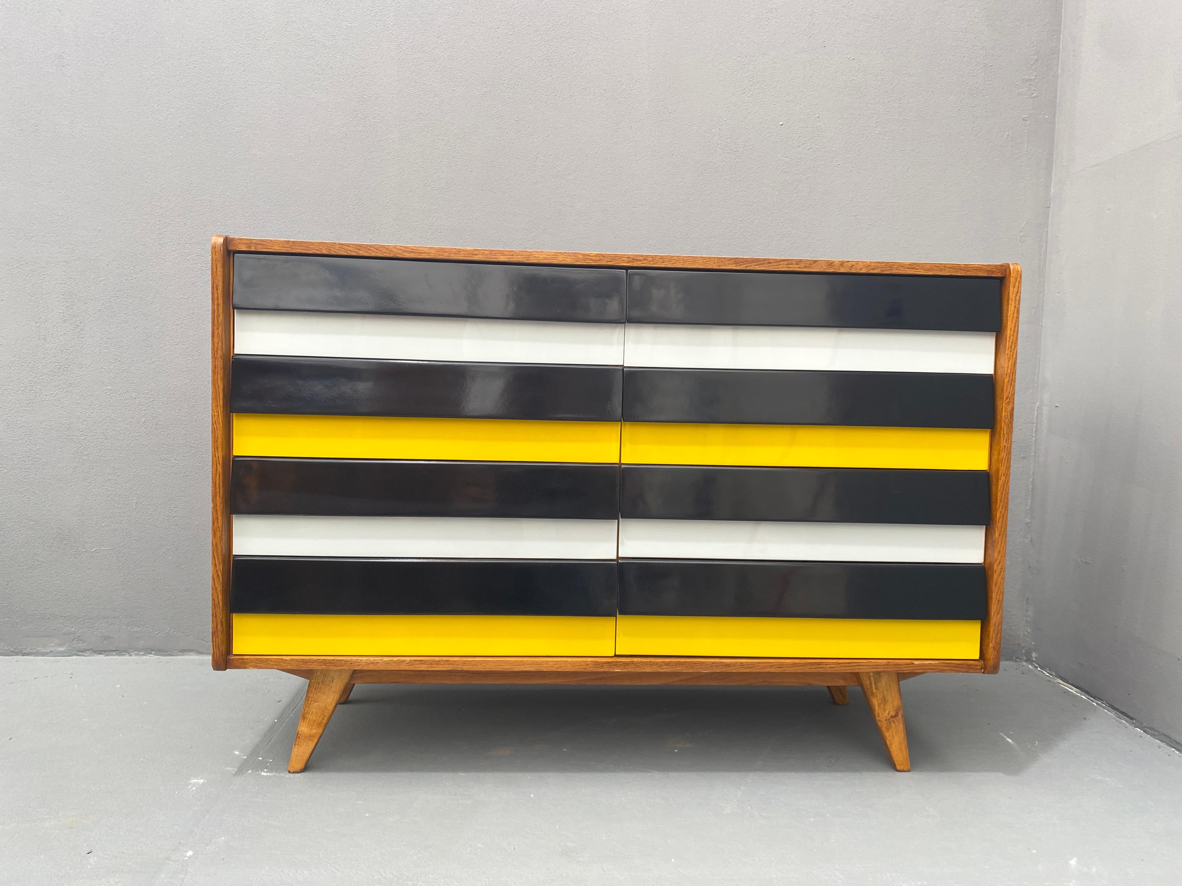 Mid-Century moderno Cassettiera di metà secolo U-453 di Jiri Jiroutek, Cecoslovacchia, 1960 in vendita