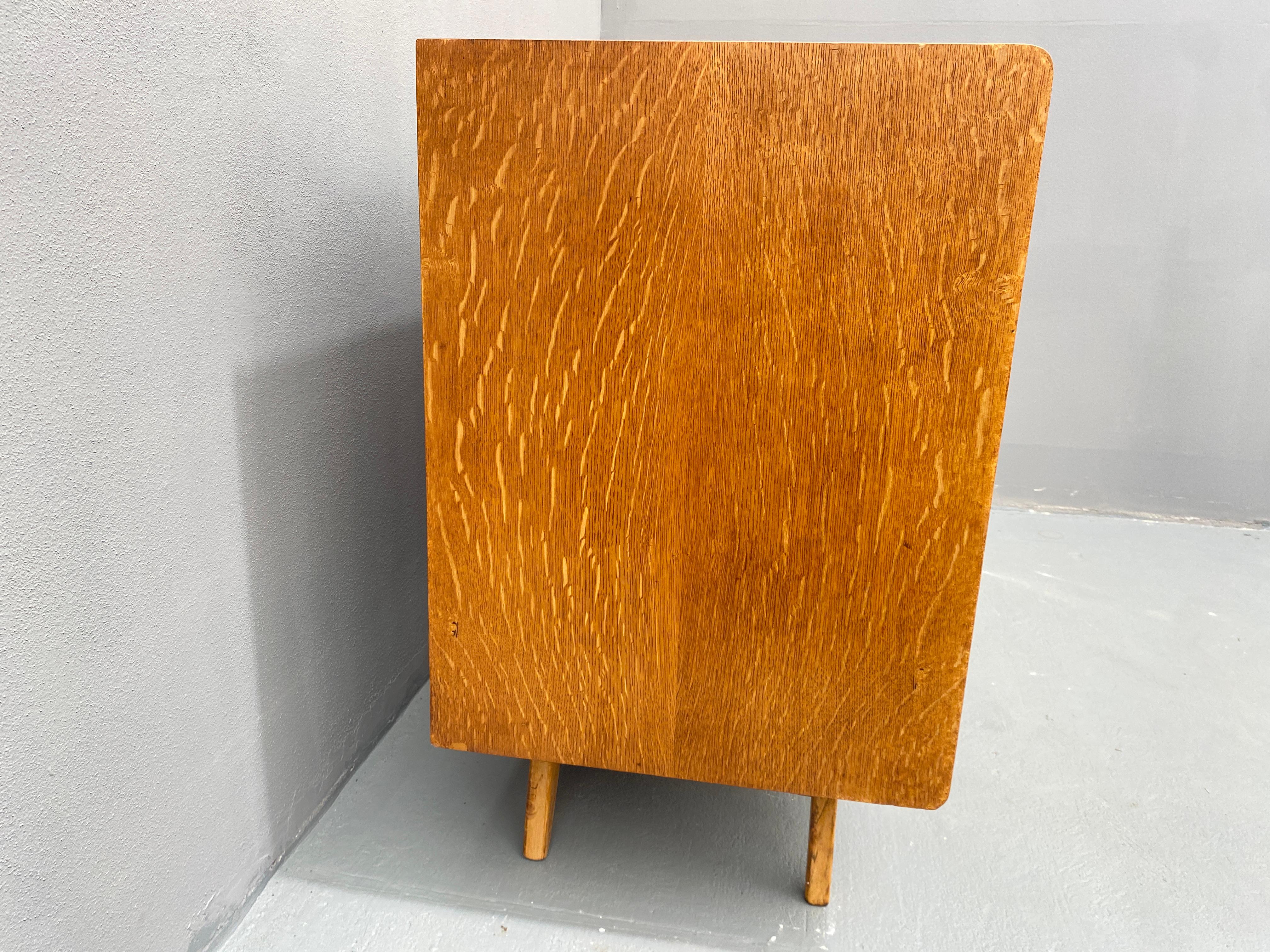 Cassettiera di metà secolo U-453 di Jiri Jiroutek, Cecoslovacchia, 1960 in vendita 2