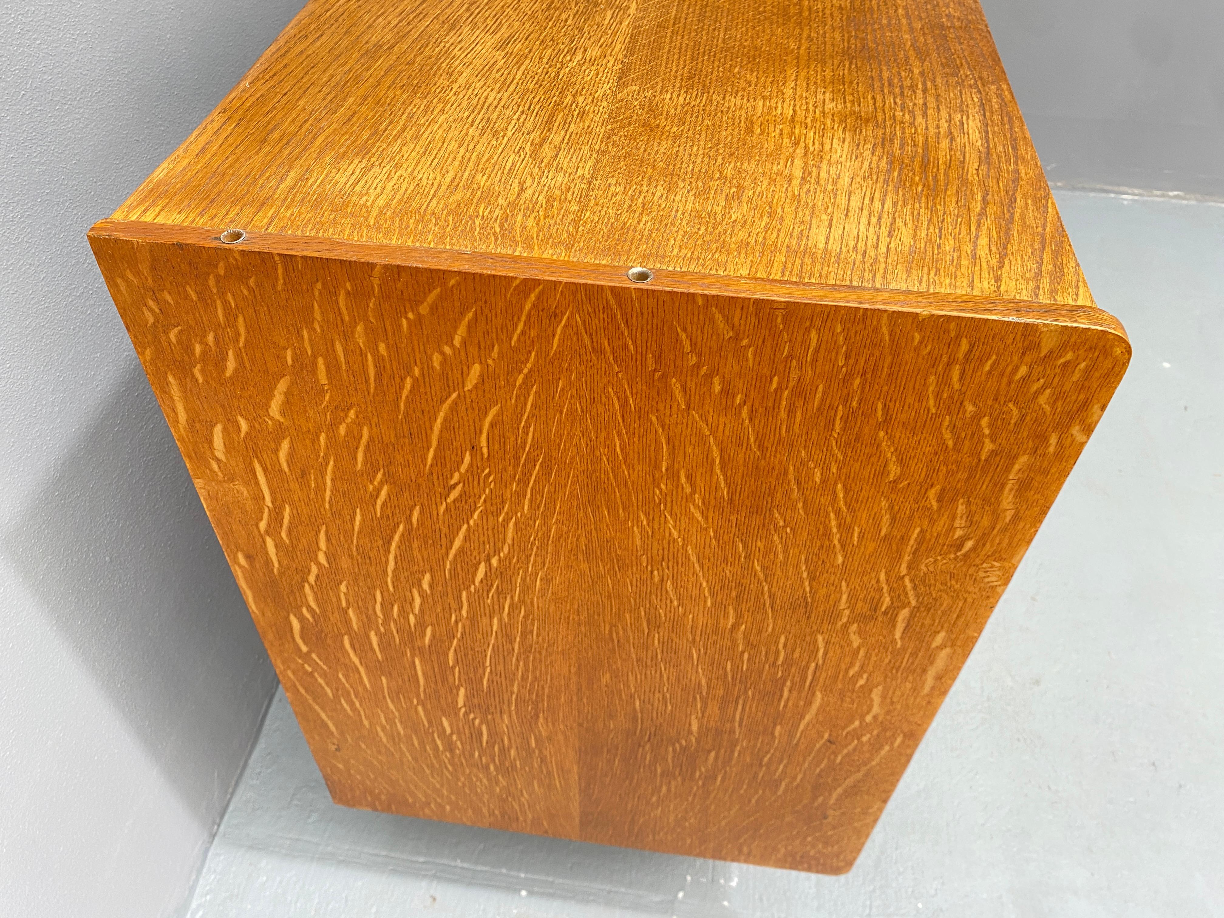 Cassettiera di metà secolo U-453 di Jiri Jiroutek, Cecoslovacchia, 1960 in vendita 3