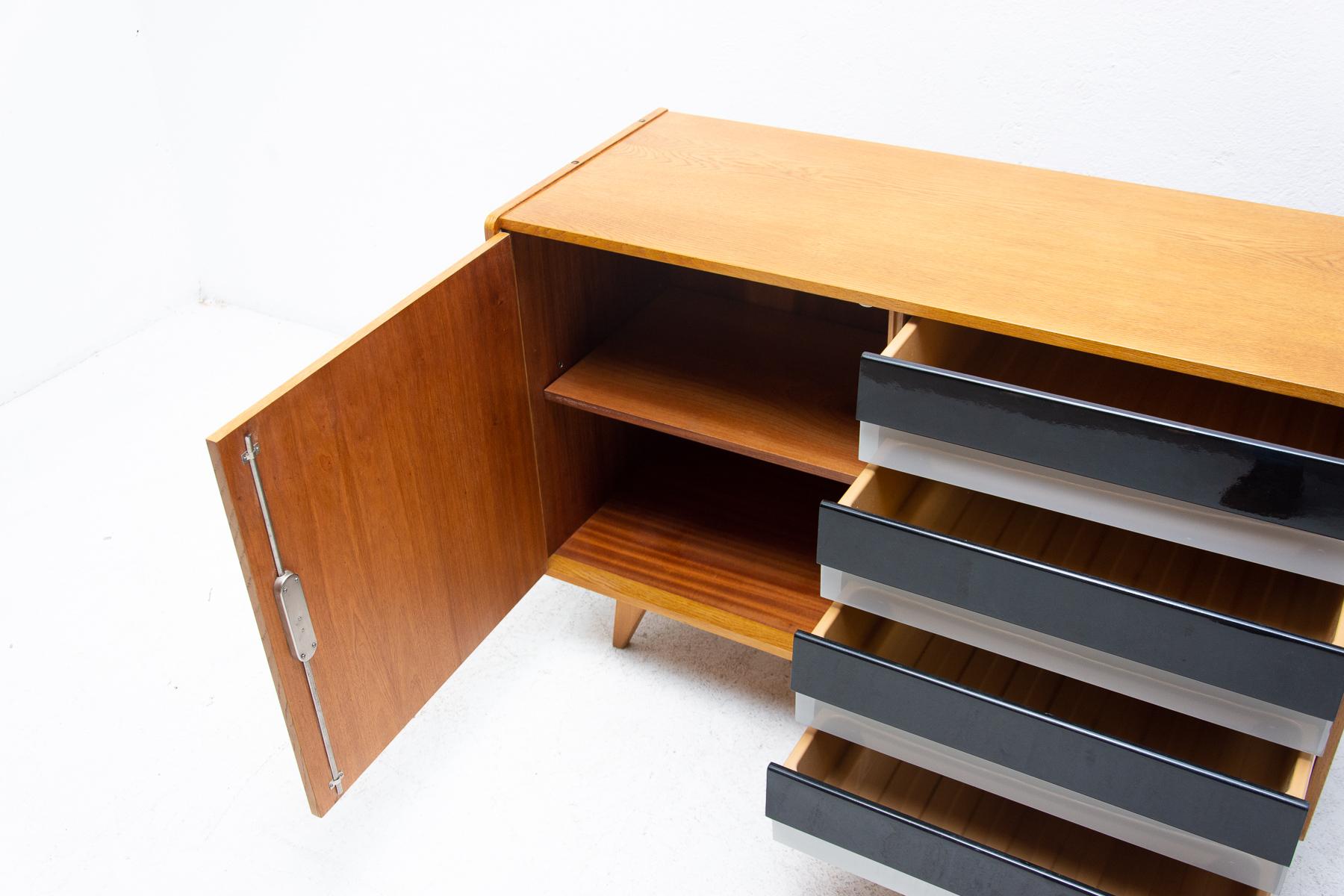 Midcentury Chest of Drawers U-458 by Jiri Jiroutek, Czechoslovakia, 1960's For Sale 3