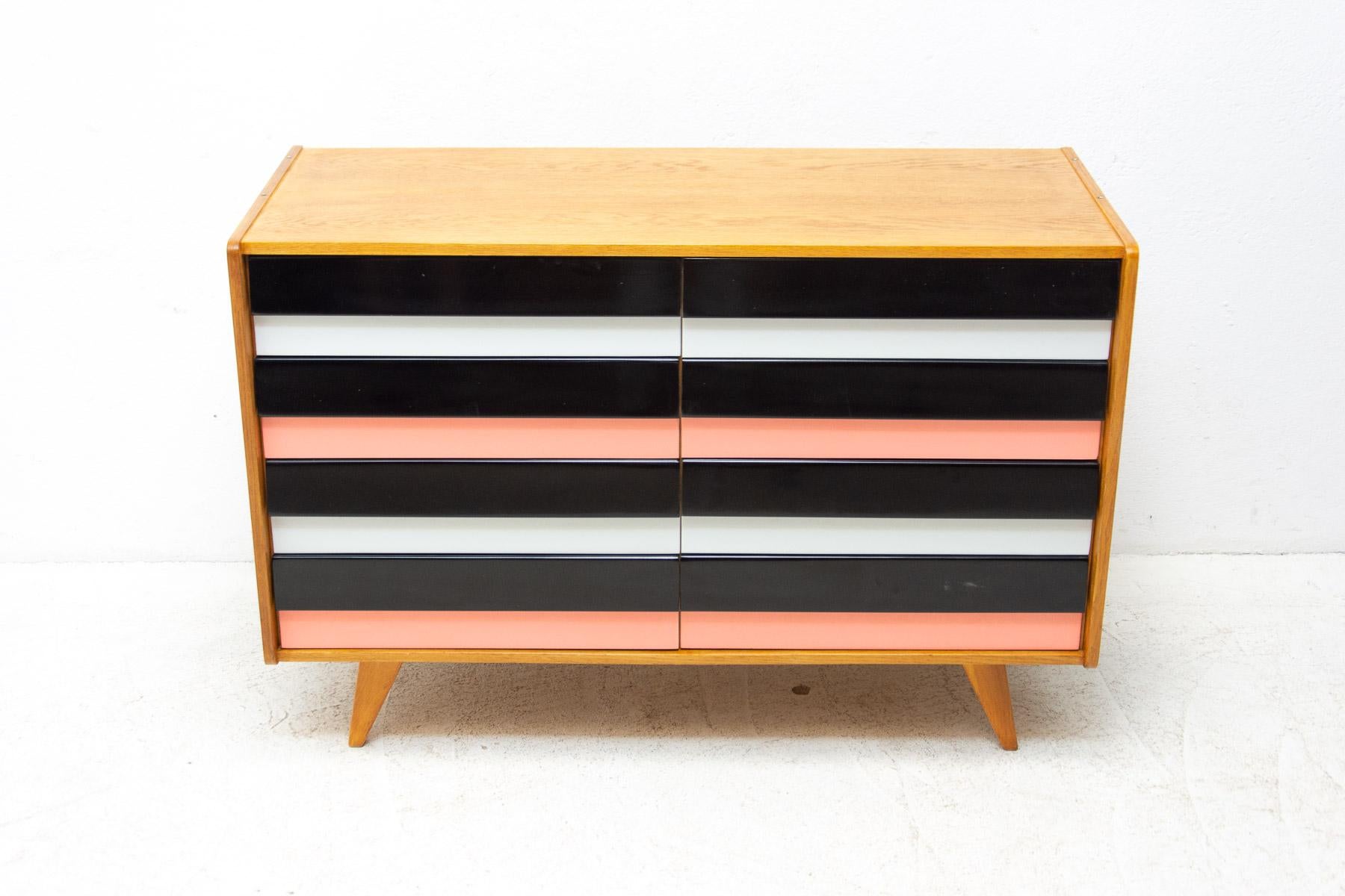 Mid century chest of drawers U-458 by Jiri Jiroutek, Czechoslovakia, 1960´s For Sale 5