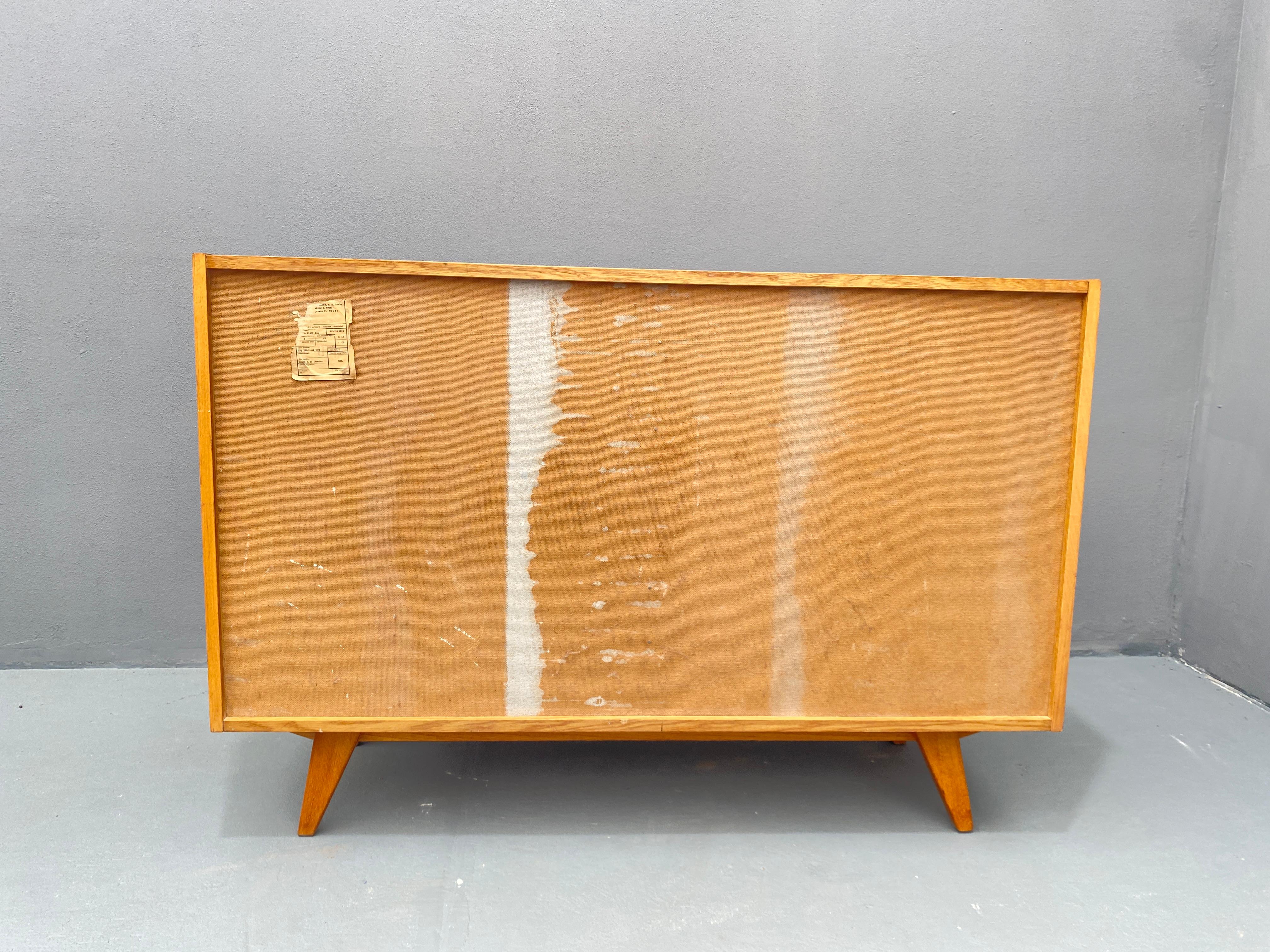 Cassettiera di metà secolo U-458 di Jiri Jiroutek, Cecoslovacchia, 1960 in vendita 6