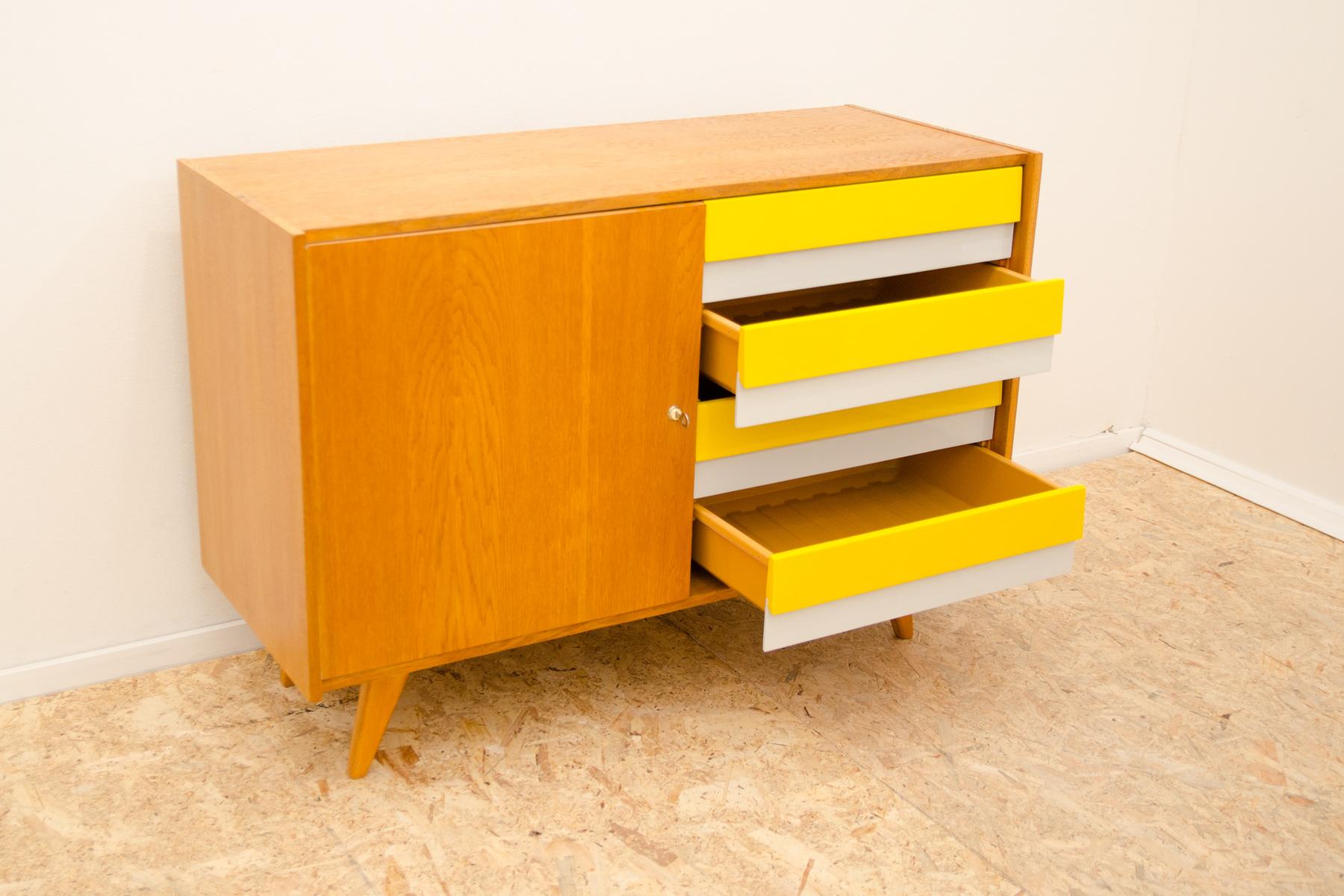 Mid century chest of drawers U-458 by Jiri Jiroutek, Czechoslovakia, 1960´s For Sale 9