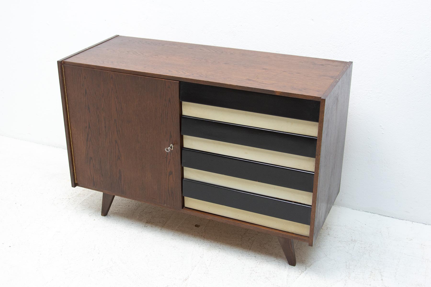 Mid Century Kommode U-458 von Jiri Jiroutek, Tschechoslowakei, 1960er Jahre im Angebot 11