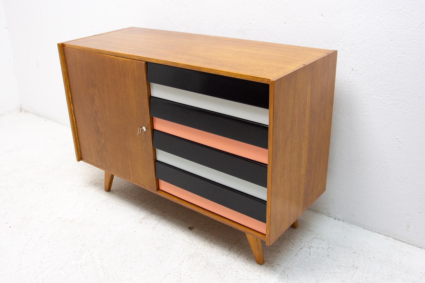 Mid Century Chest of Drawers U-458 by Jiri Jiroutek, Czechoslovakia, 1960's For Sale 12