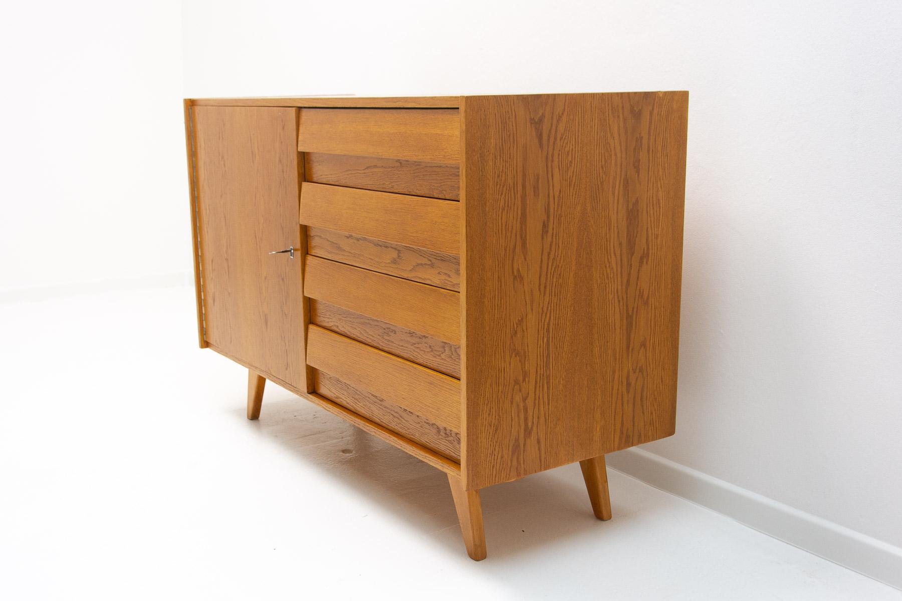 Midcentury Chest of Drawers U-458 by Jiri Jiroutek, Czechoslovakia, 1960s In Excellent Condition For Sale In Prague 8, CZ