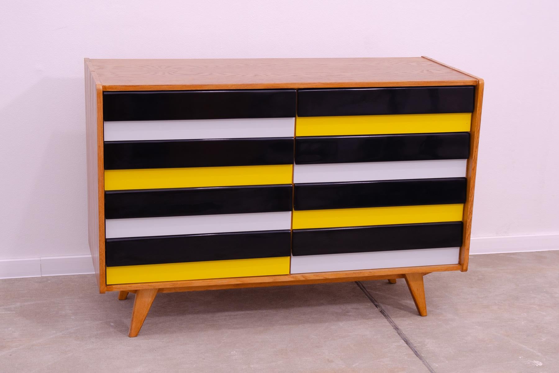 Mid century chest of drawers U-458 by Jiri Jiroutek, Czechoslovakia, 1960´s In Excellent Condition For Sale In Prague 8, CZ