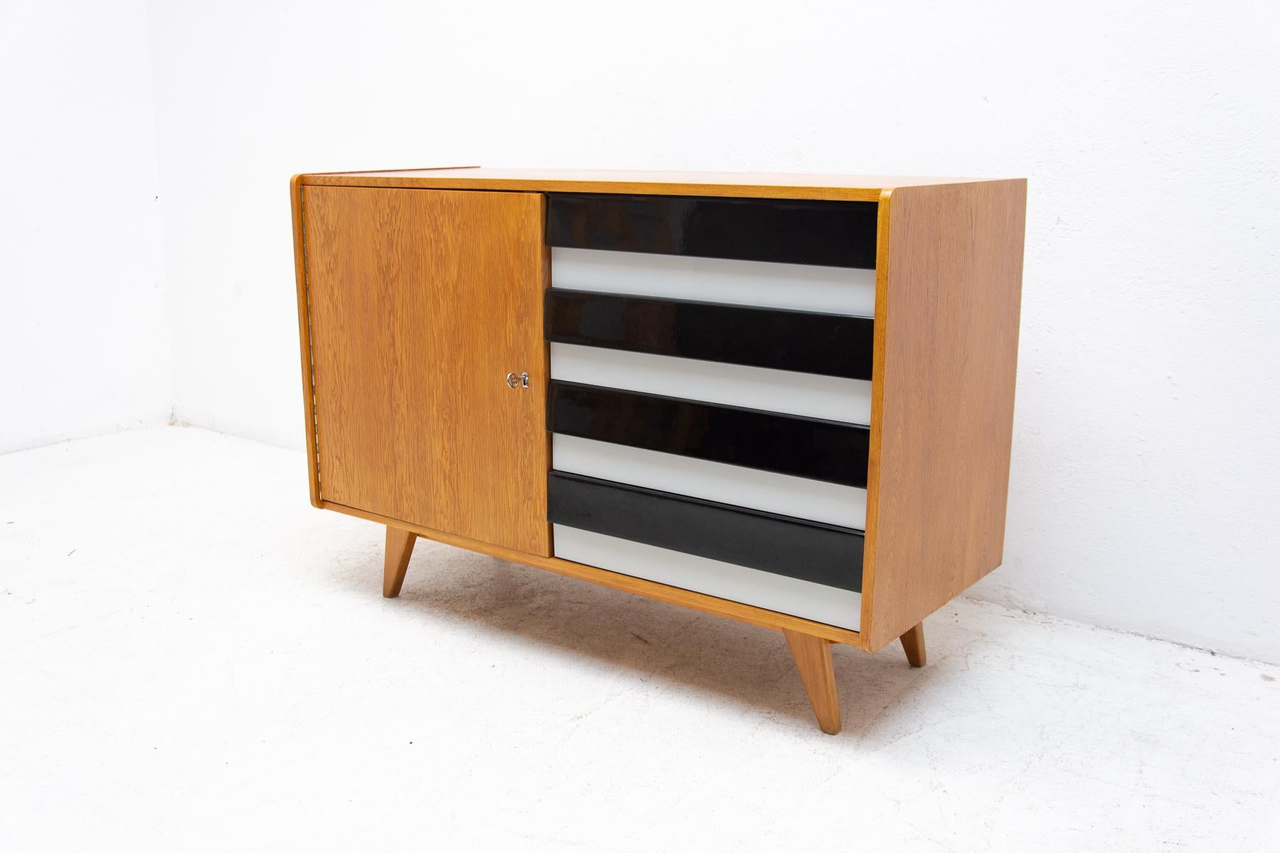 Midcentury Chest of Drawers U-458 by Jiri Jiroutek, Czechoslovakia, 1960's In Excellent Condition For Sale In Prague 8, CZ