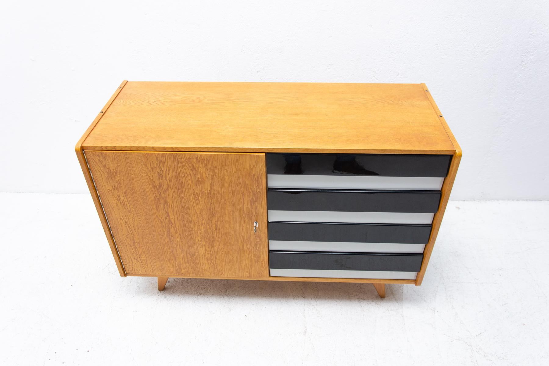 Midcentury Chest of Drawers U-458 by Jiri Jiroutek, Czechoslovakia, 1960's For Sale 1