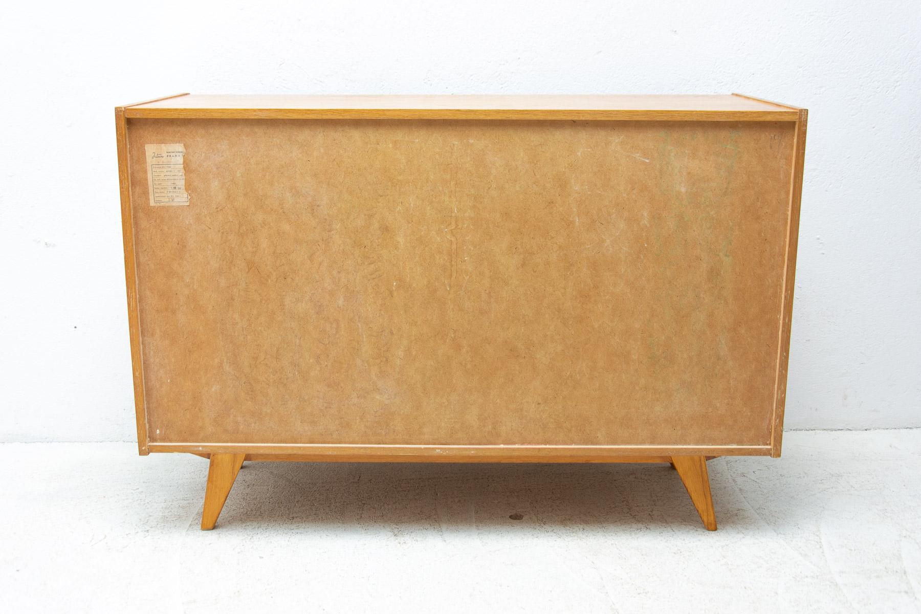 Mid century chest of drawers U-458 by Jiri Jiroutek, Czechoslovakia, 1960´s For Sale 2