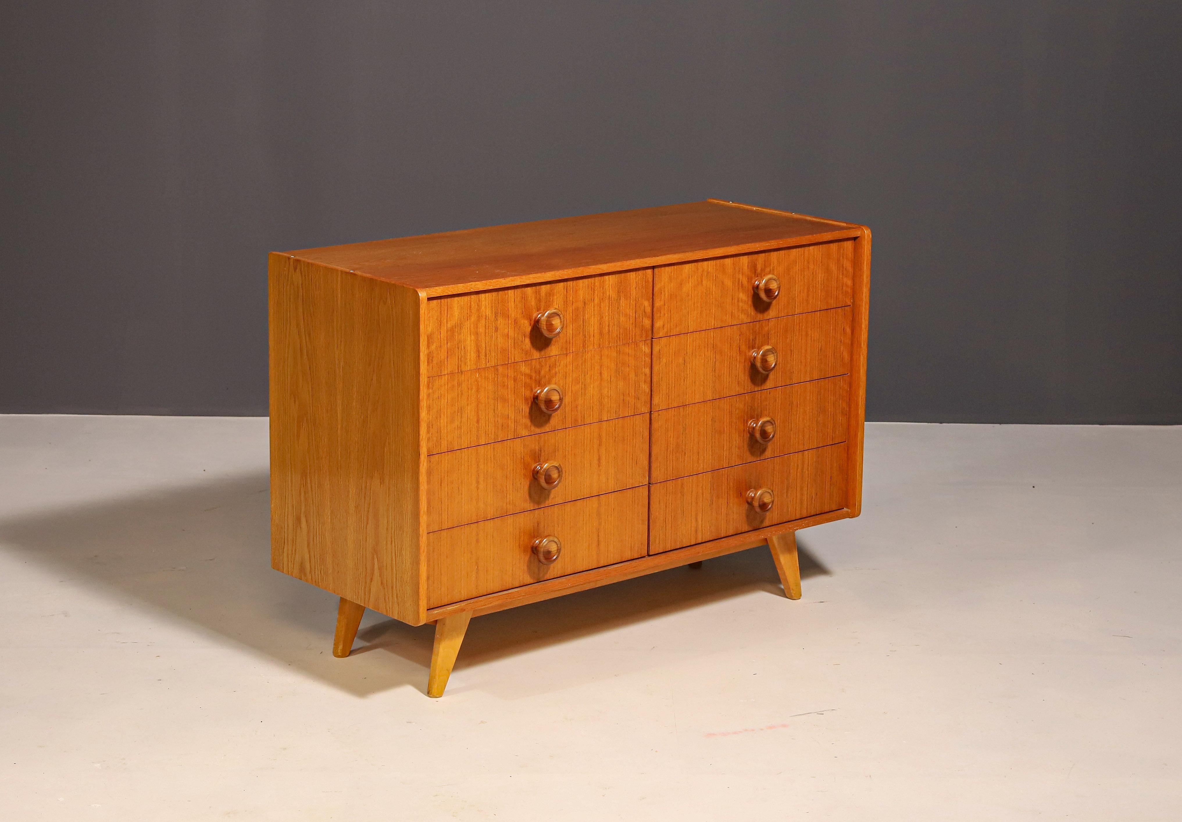 Mid century chest of drawers U458 by Jiří Jiroutek for Interiér Praha, 1960 For Sale 6
