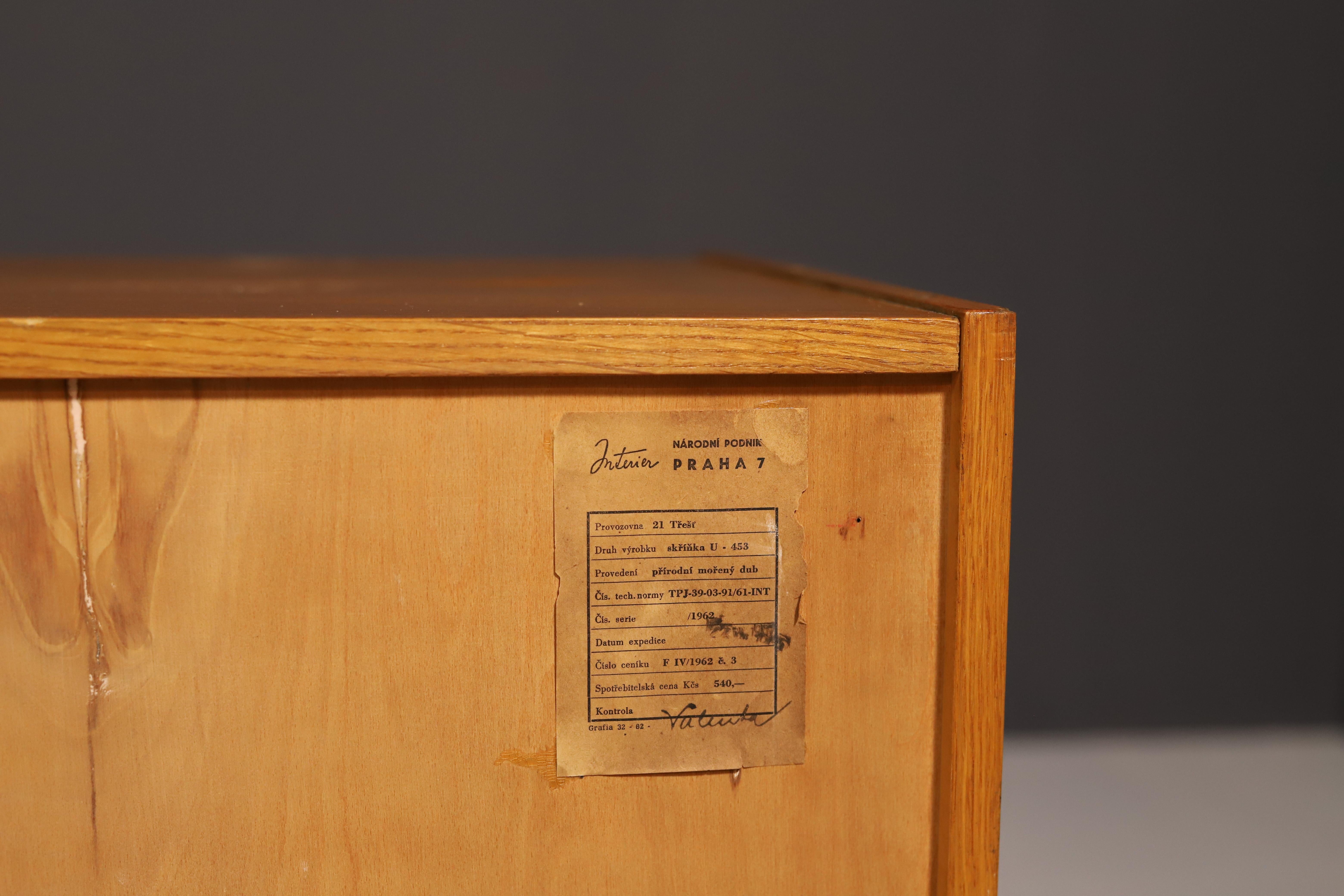Wood Mid century chest of drawers U458 by Jiří Jiroutek for Interiér Praha, 1960 For Sale