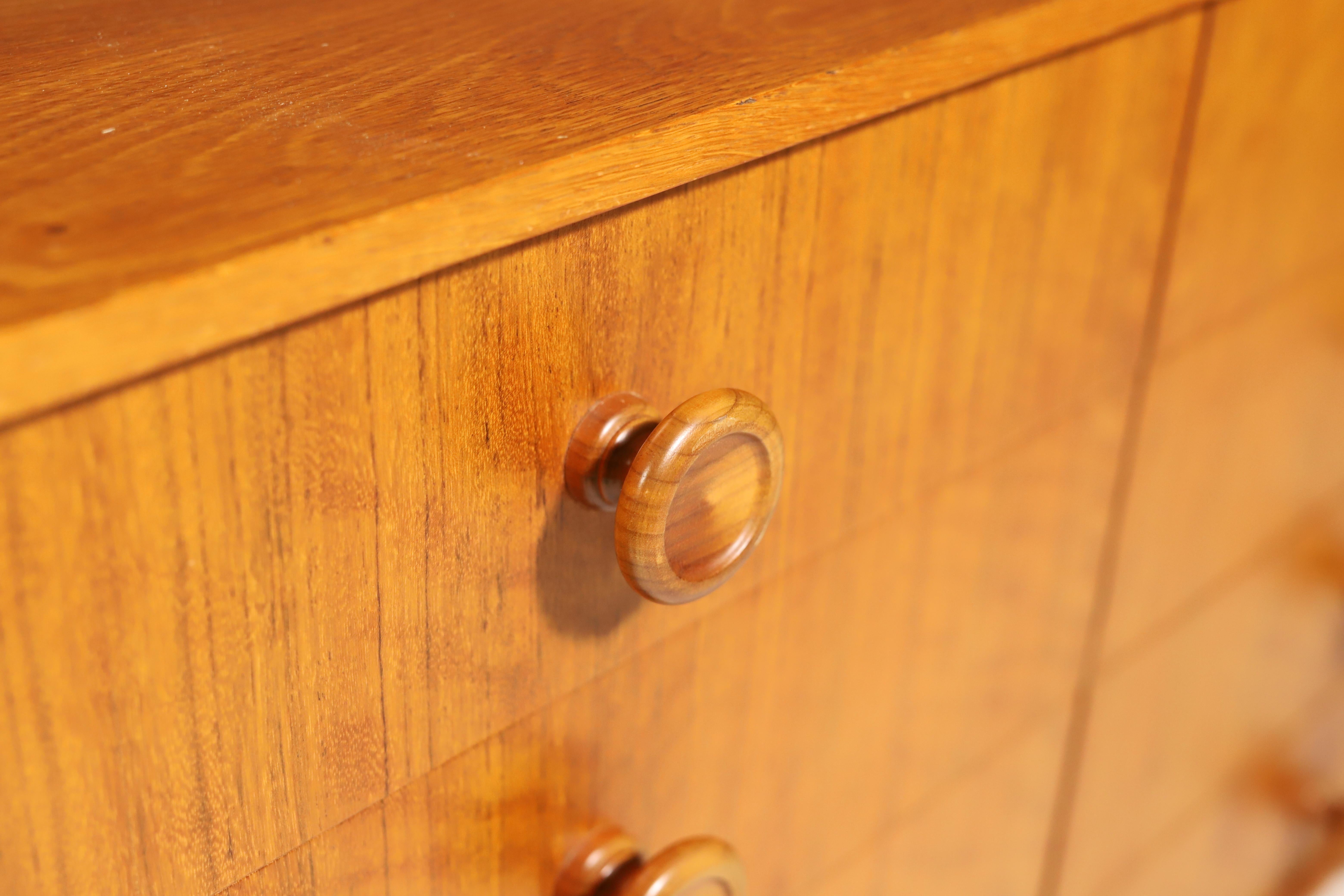 Mid century chest of drawers U458 by Jiří Jiroutek for Interiér Praha, 1960 For Sale 2