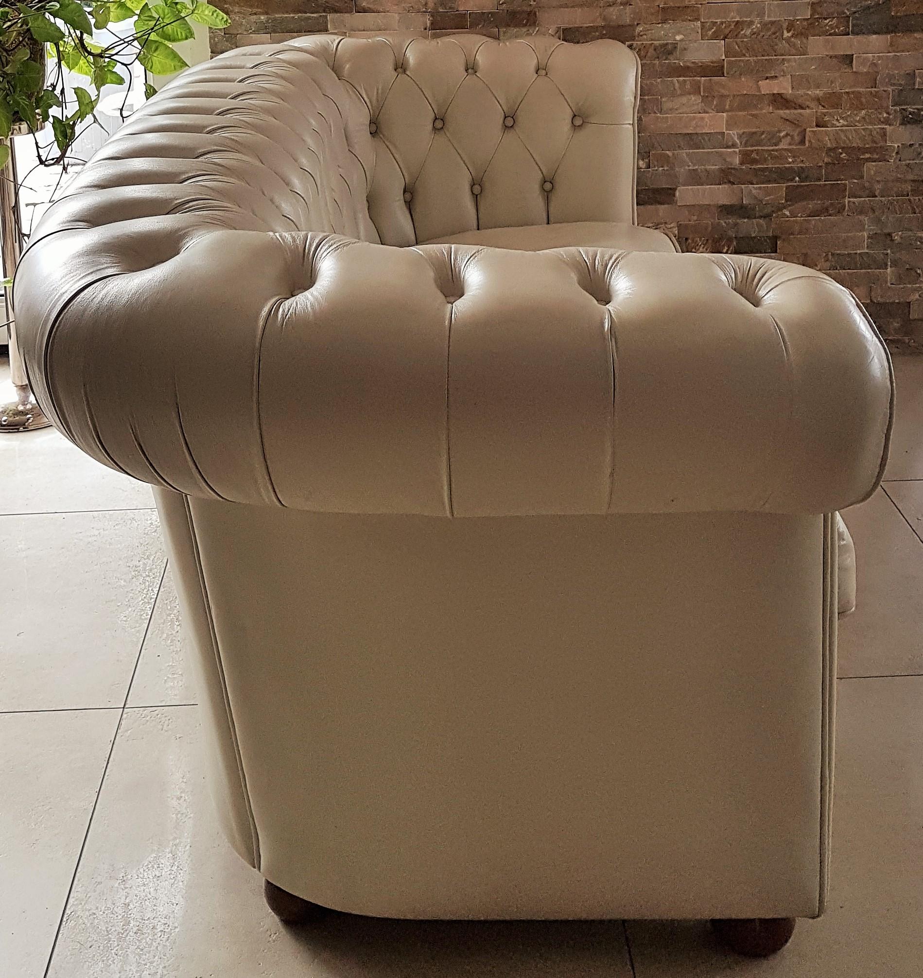 Midcentury Chesterfield Sofa Loveseat White Leather In Good Condition In Saarbruecken, DE