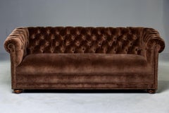 Chesterfield-Sofa aus der Mitte des Jahrhunderts mit neuer Samtpolsterung