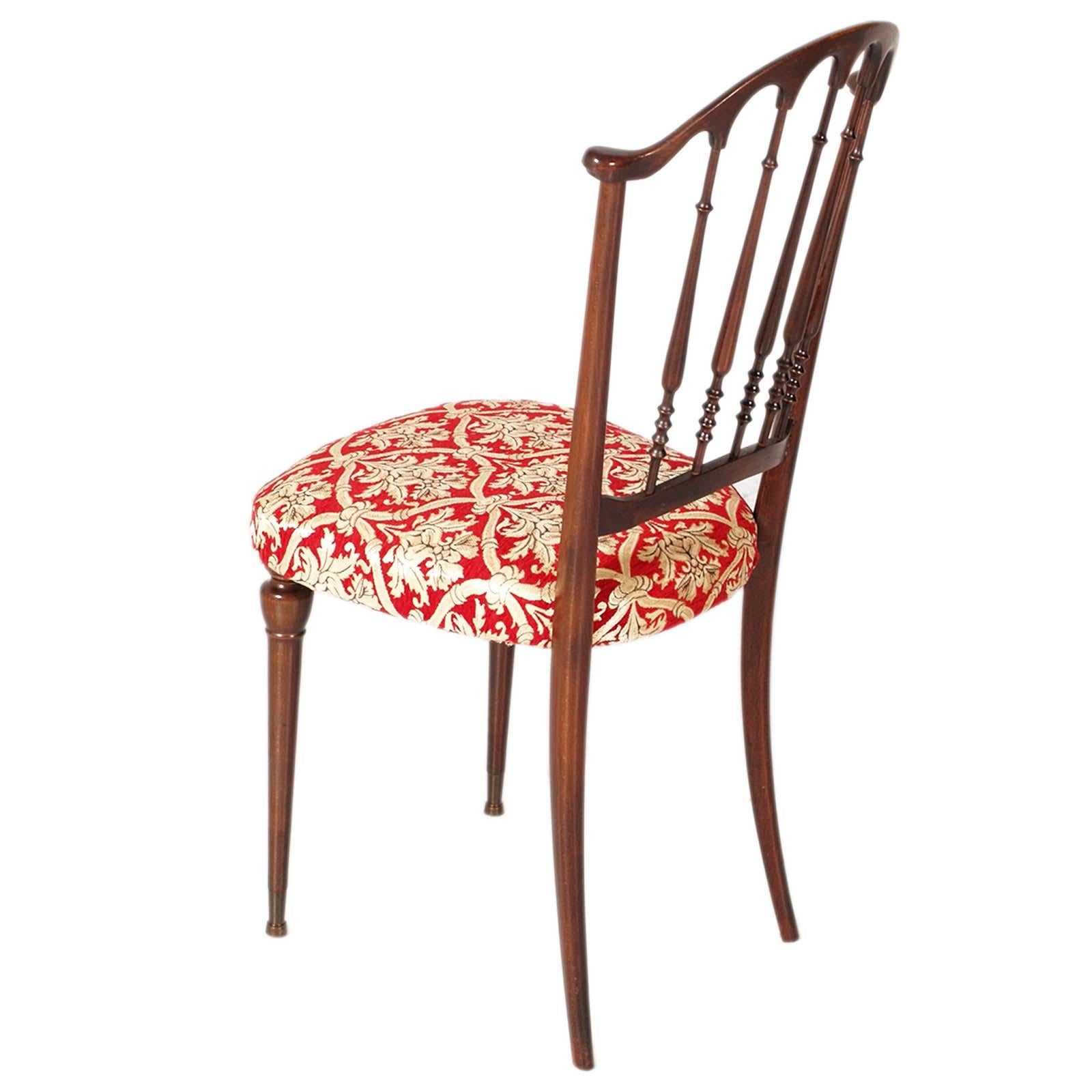 Eleganter Chiavari-Sessel aus der Mitte des Jahrhunderts, von Paolo Buffa, Belle Epoque, neu gepolstert mit Fortuny-Damaststoff, Venedig, lackierte Ausführung.
Um eine Ecke Ihres Hauses romantisch zu gestalten.