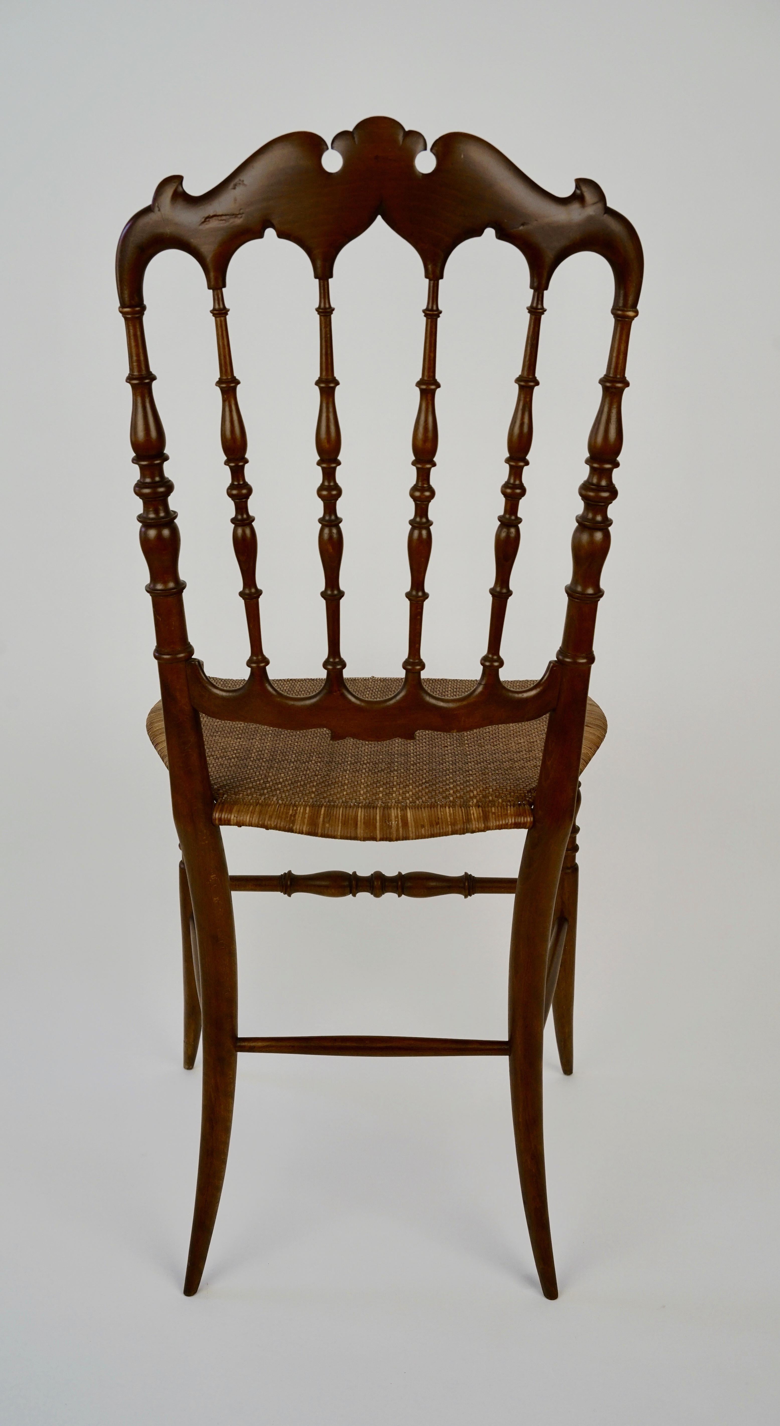 Chiavari-Stuhl aus der Mitte des Jahrhunderts, Modell Parisienne, mit Sitz aus Schilfrohr (Buchenholz) im Angebot