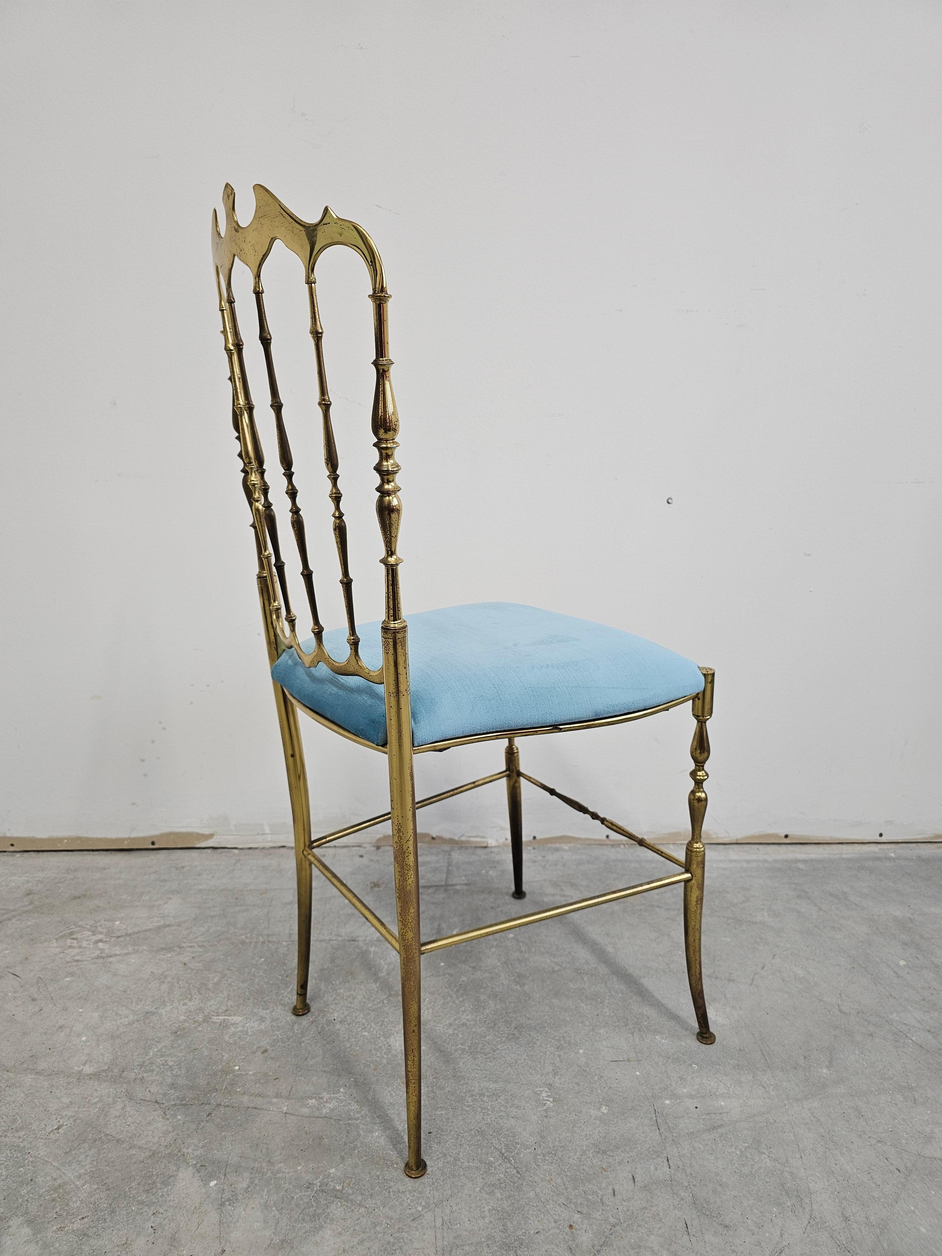 Mid-Century Modern Mid Century Chiavari Side Chair made of solid brass with baby blue plush seat For Sale