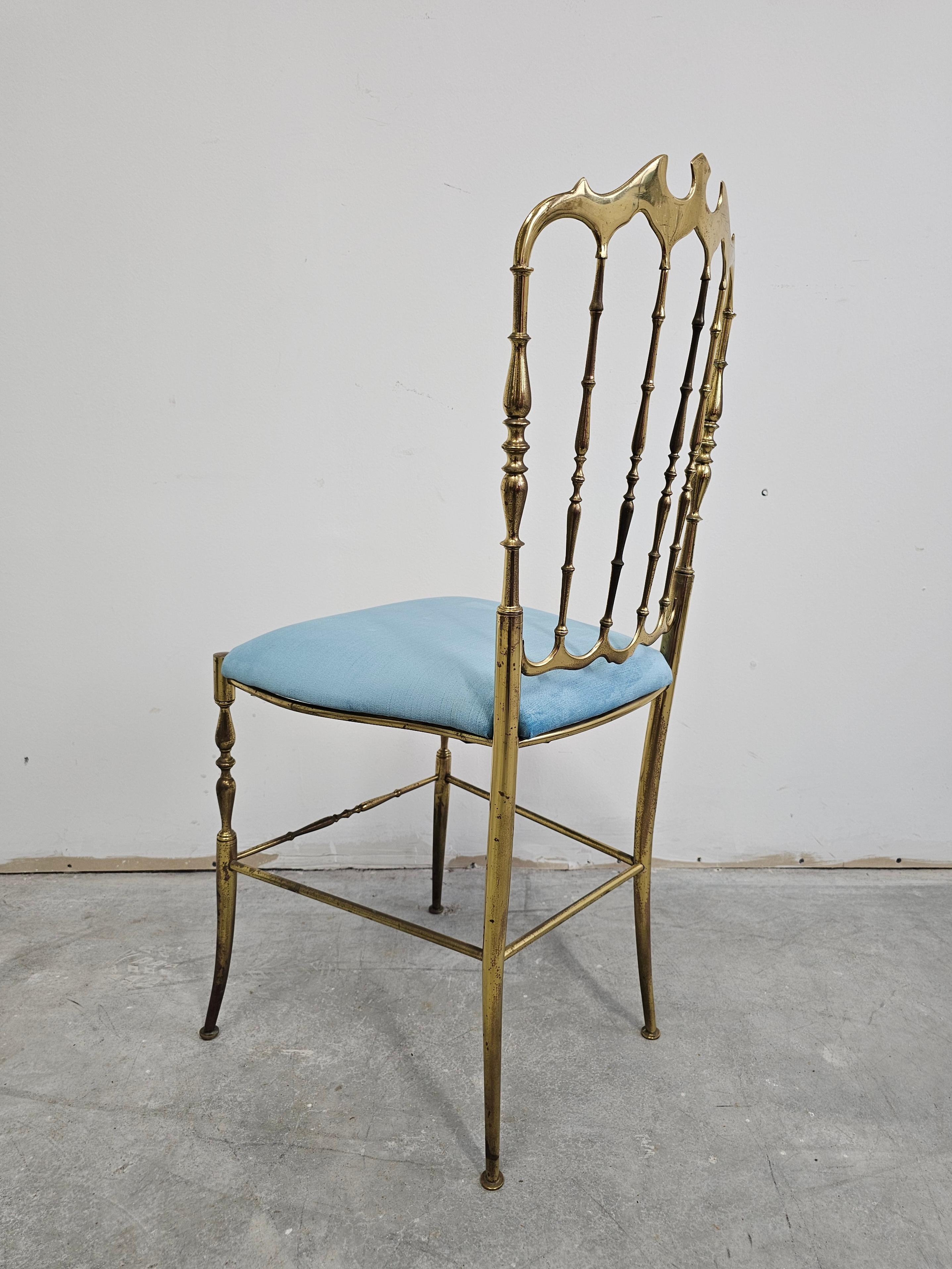 Mid Century Chiavari Side Chair made of solid brass with baby blue plush seat In Good Condition For Sale In Beograd, RS