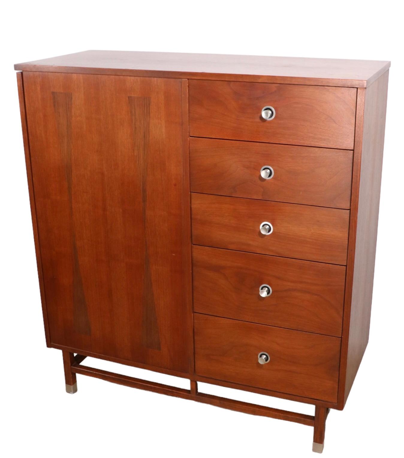 Mid Century Chifferobe Wardrobe by Stanley For Sale 4