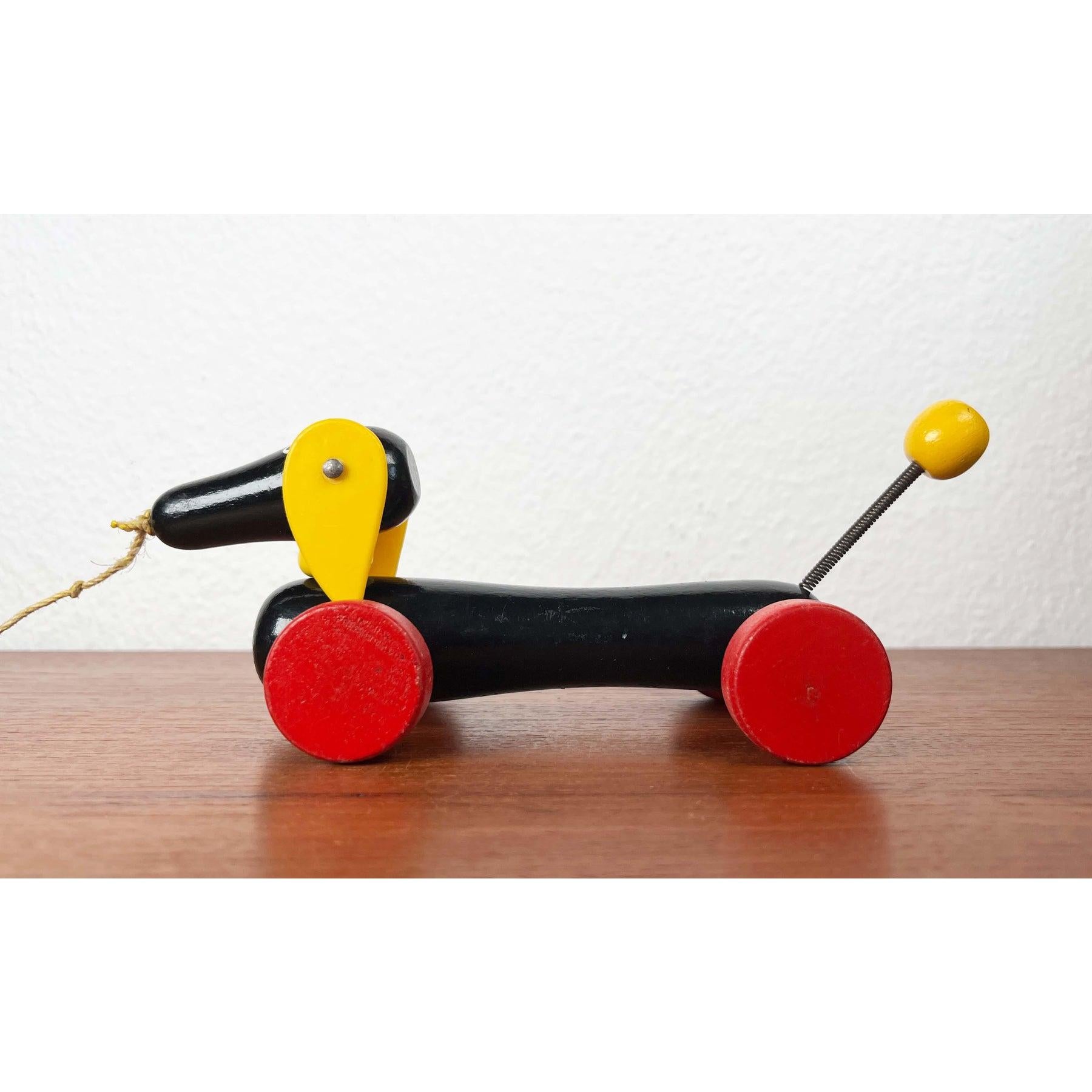 Mid-Century moderno Giocattolo per cani Wiener in legno per bambini di metà secolo di Brio, Svezia, anni '60 in vendita
