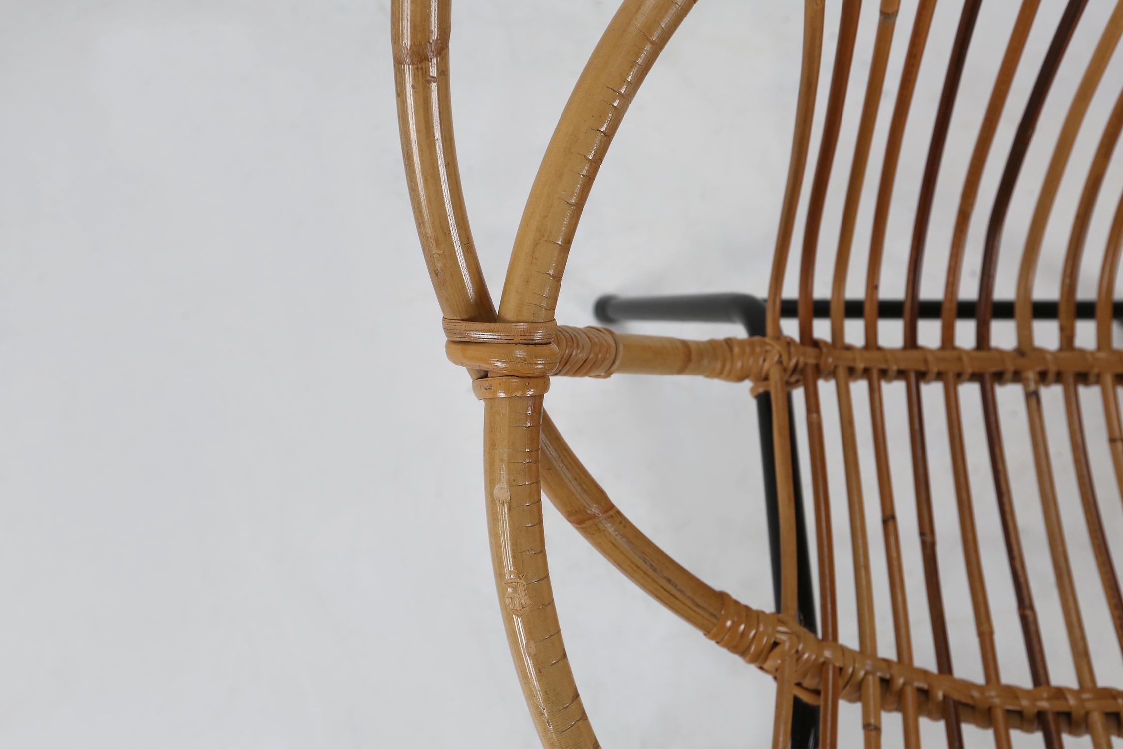 Mid-Century Children's Chair in Rattan For Sale 3