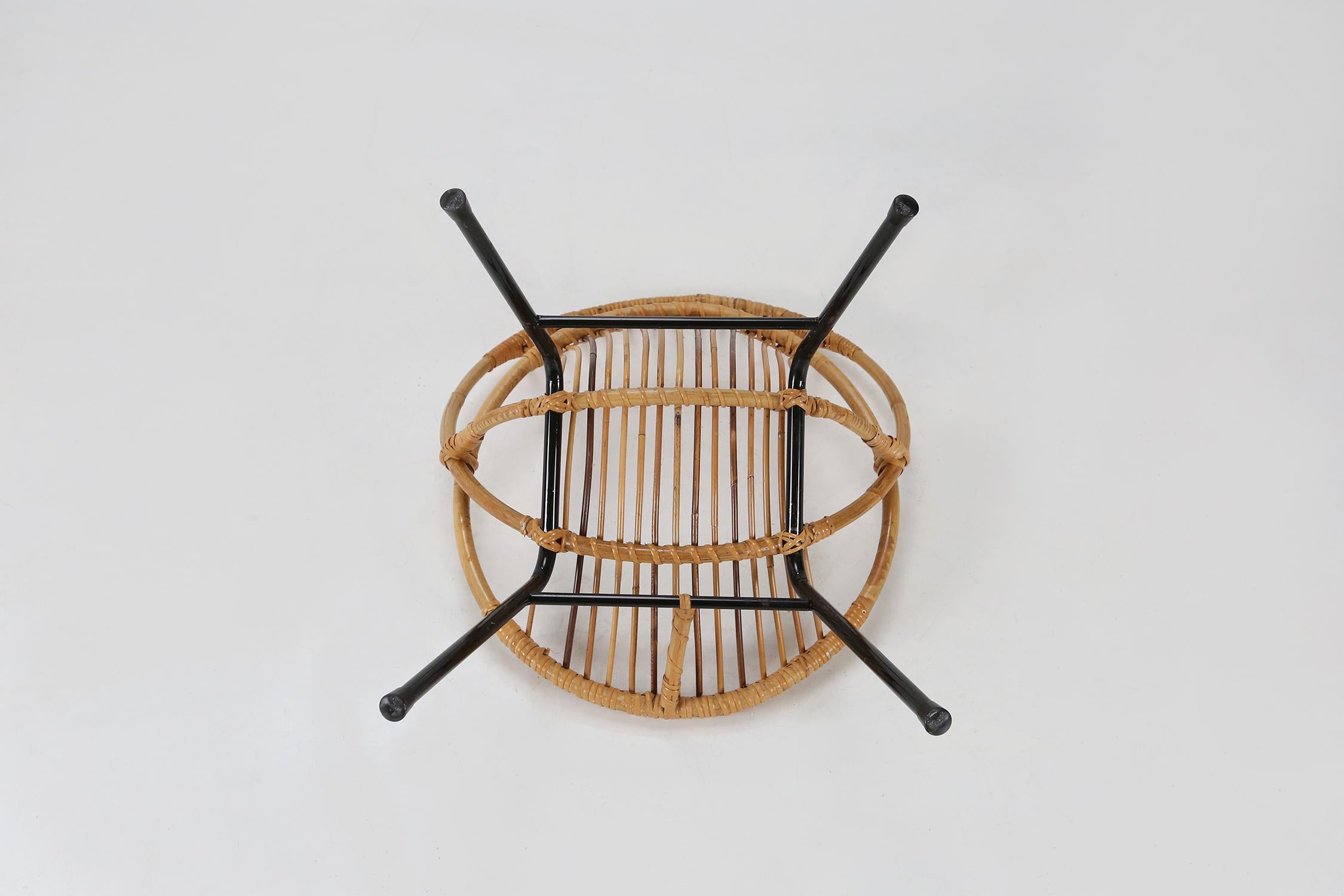 Mid-Century Children's Chair in Rattan For Sale 4