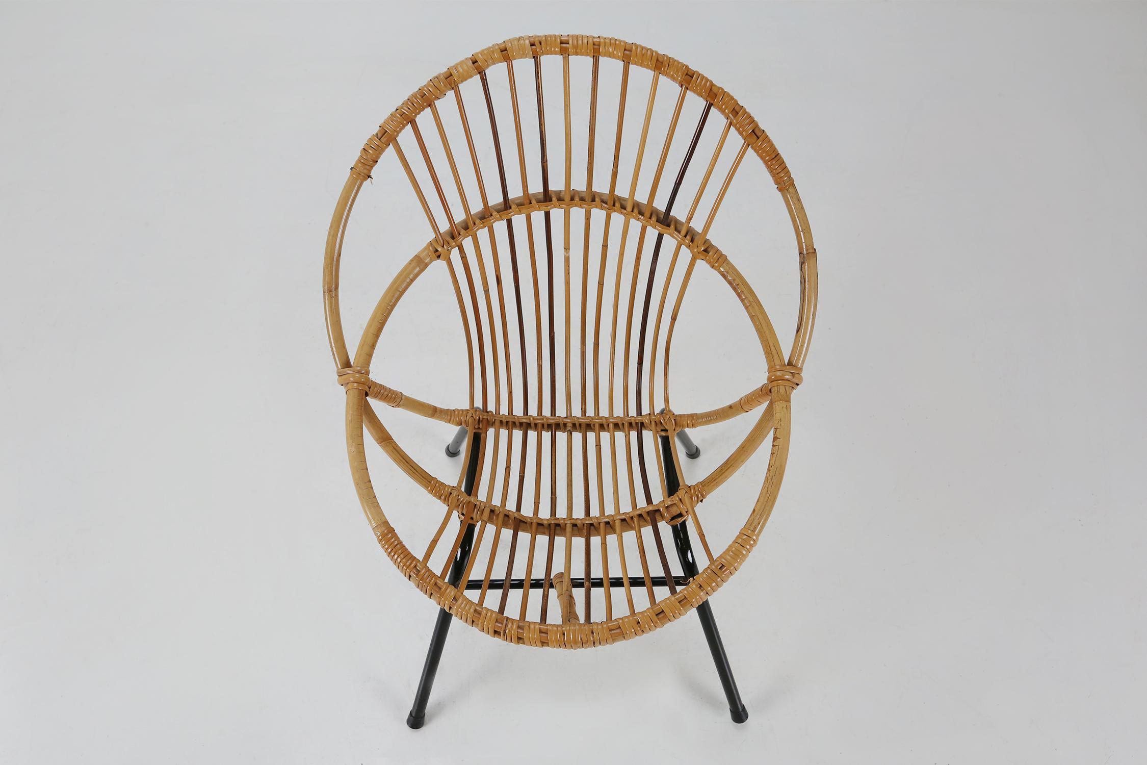 Mid-Century Children's Chair in Rattan For Sale 2