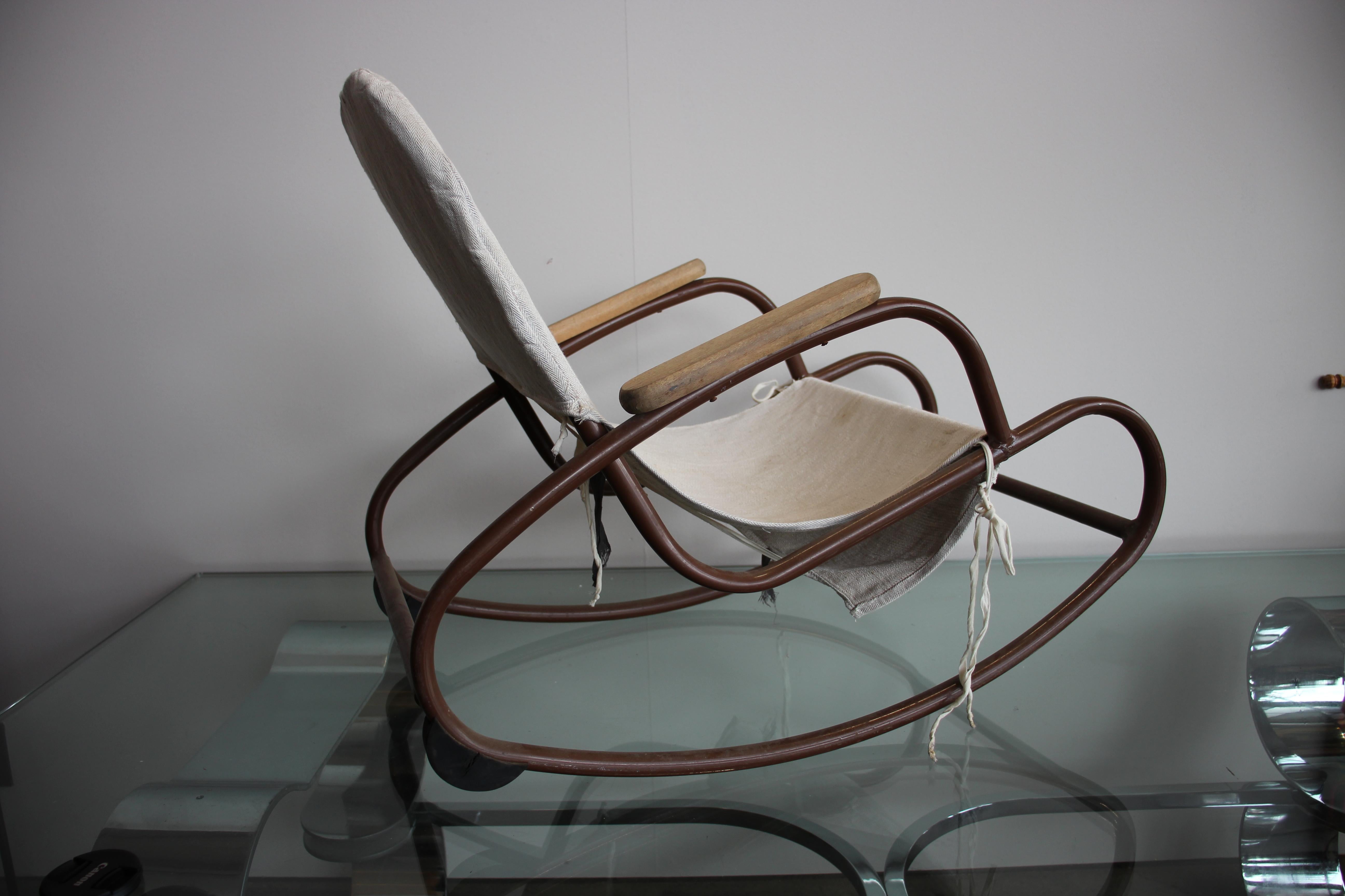 Midcentury Children's Rocking Chair, Czech Design In Distressed Condition In Hamburg, DE