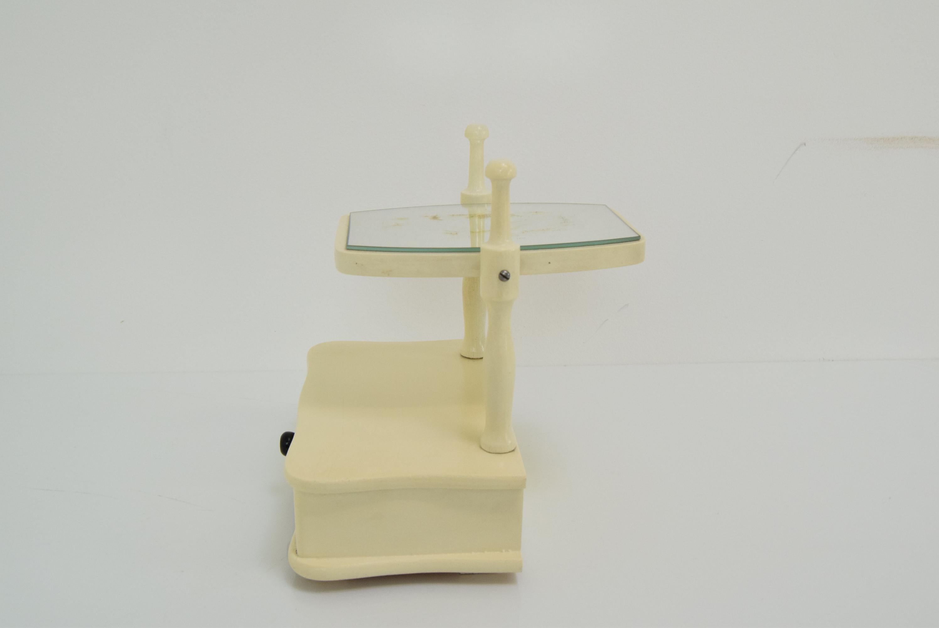 Mobile da toilette per bambini di metà secolo con specchio, anni '70 in vendita 1