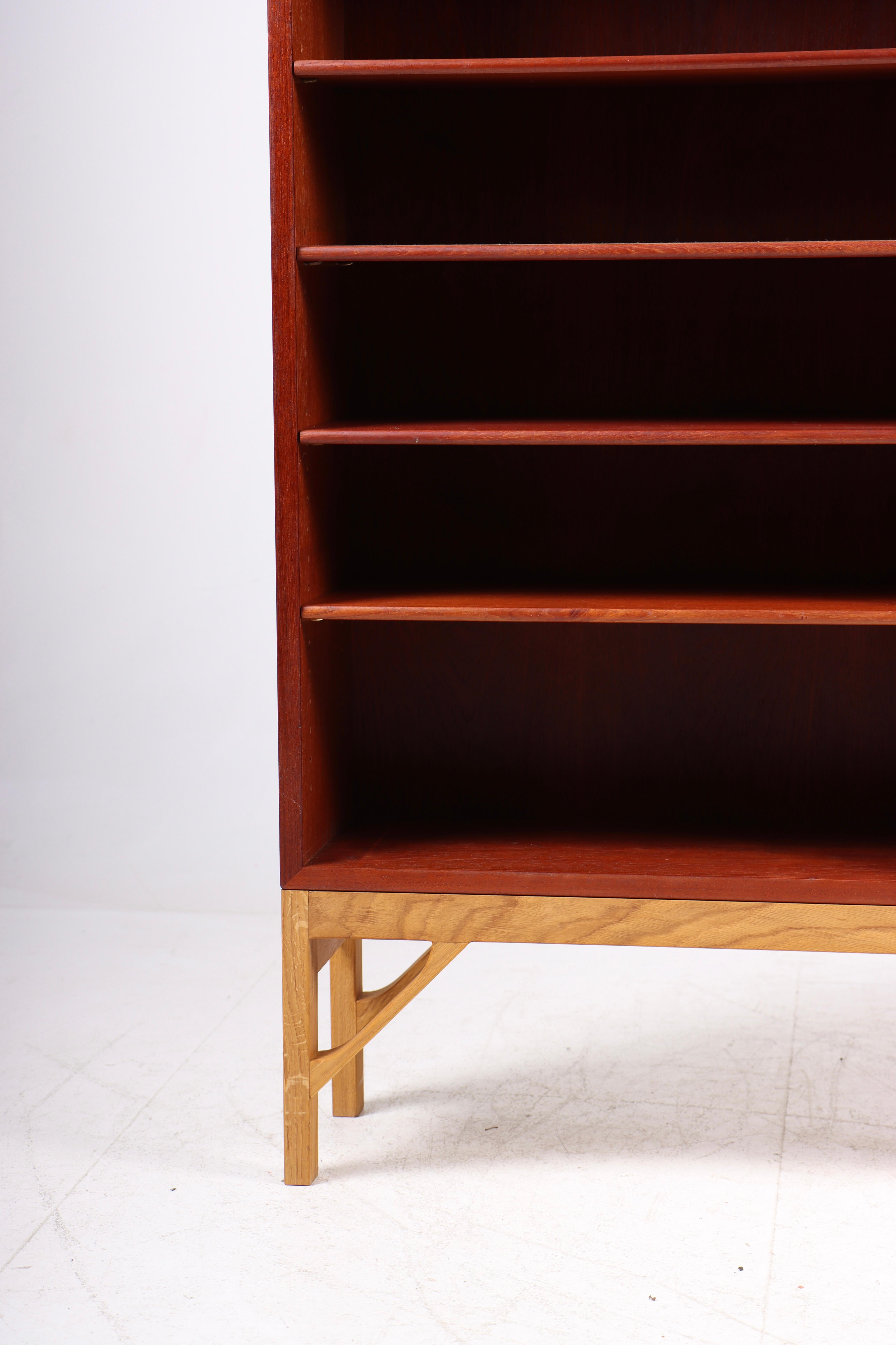 China bookcase in teak and oak. Designed by MAA. Børge Mogensen in 1958, this piece is made by CM Madsen Cabinetmakers Denmark in the 1960s. Great original condition.