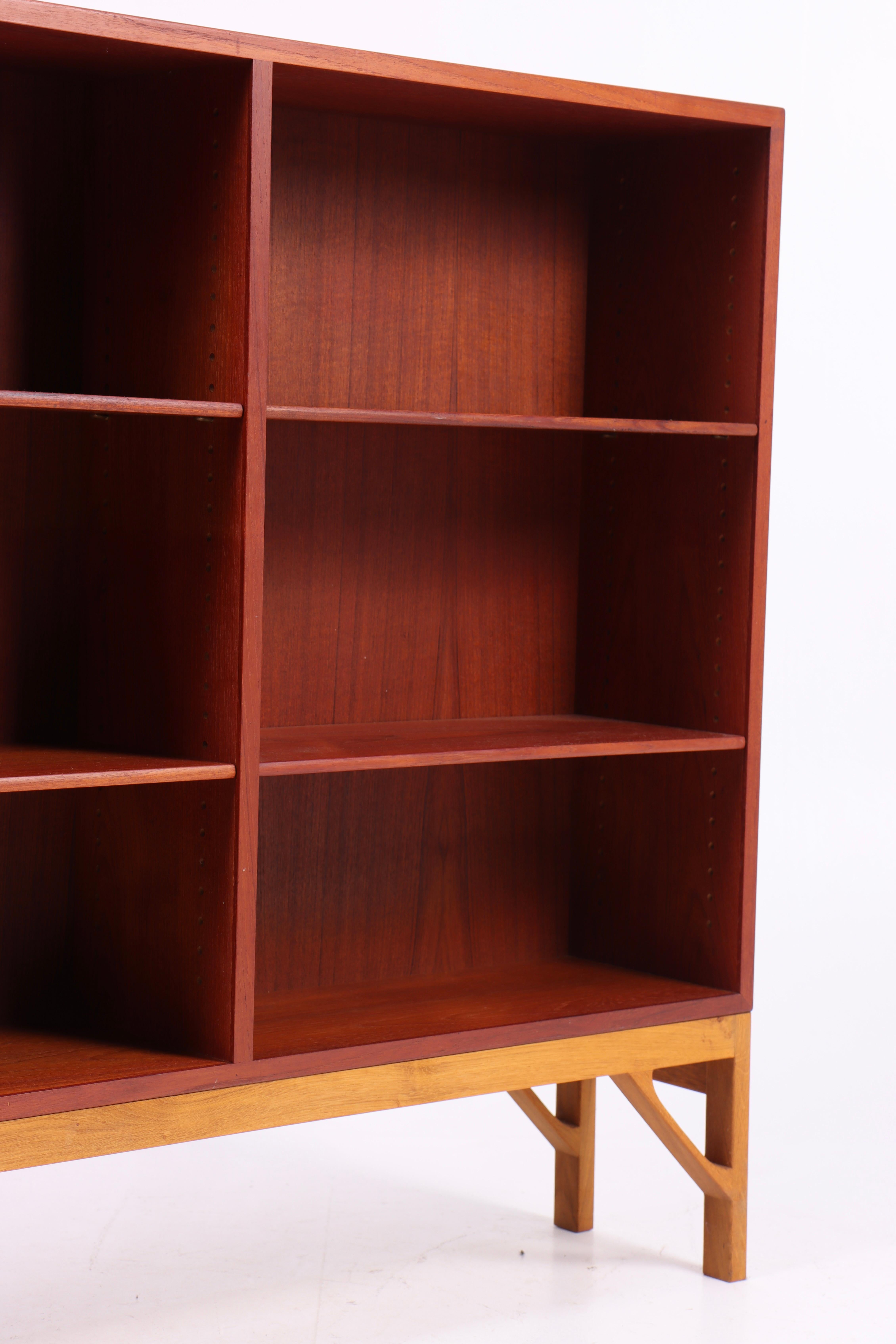 China bookcase in teak and oak. Designed by MAA. Børge Mogensen in 1958, this piece is made by CM Madsen Cabinetmakers Denmark in the 1960s. Great original condition.
