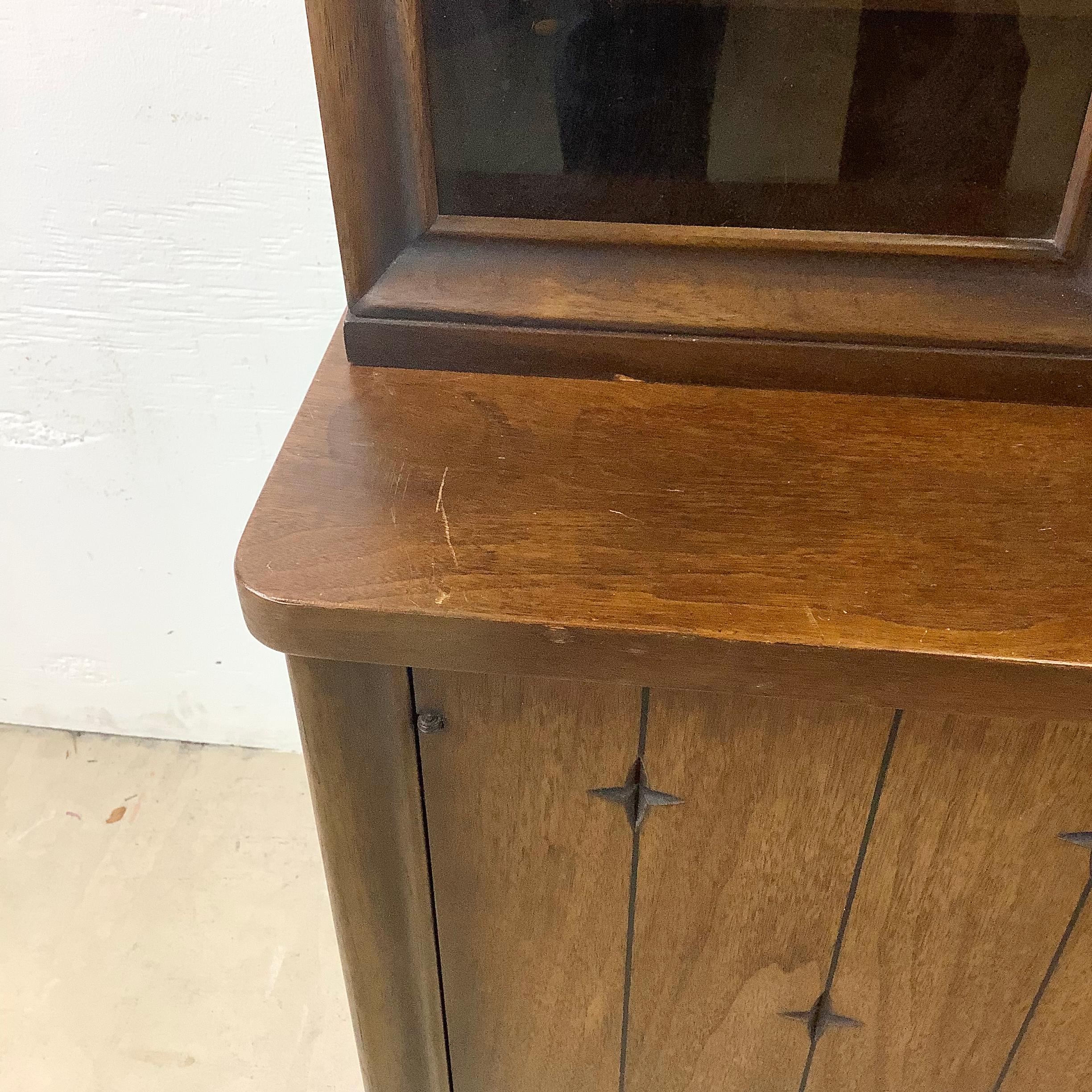 Mid-Century China Cabinet by Broyhill Premiere For Sale 2